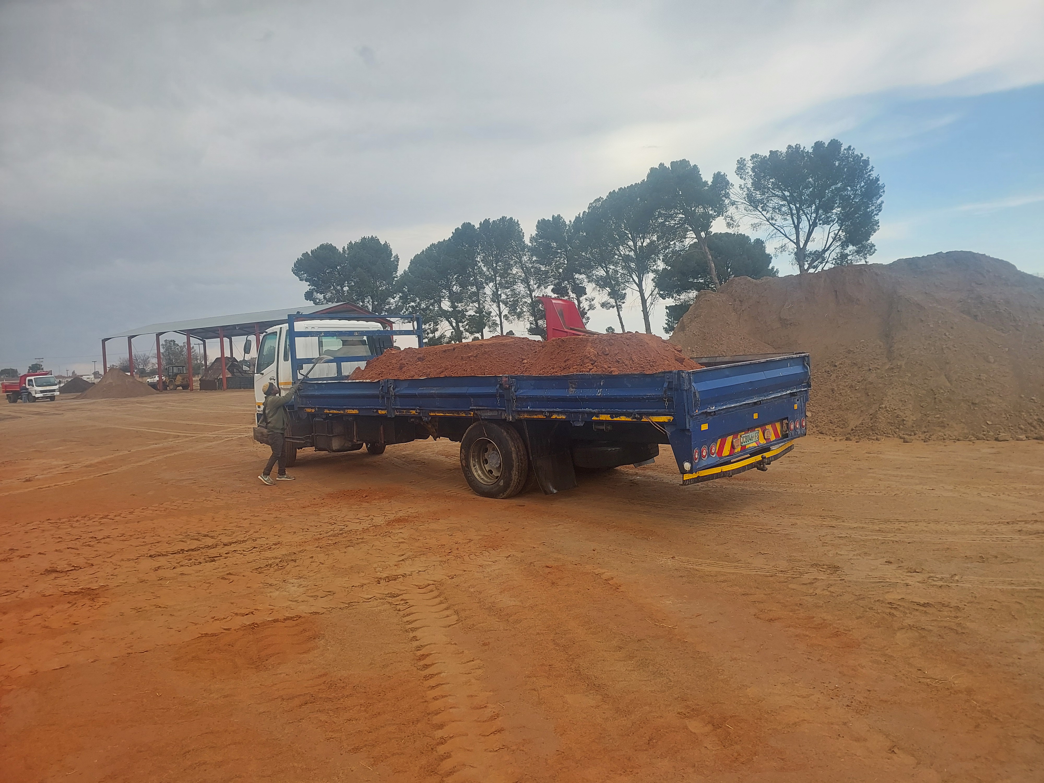 Medium Dropside truck