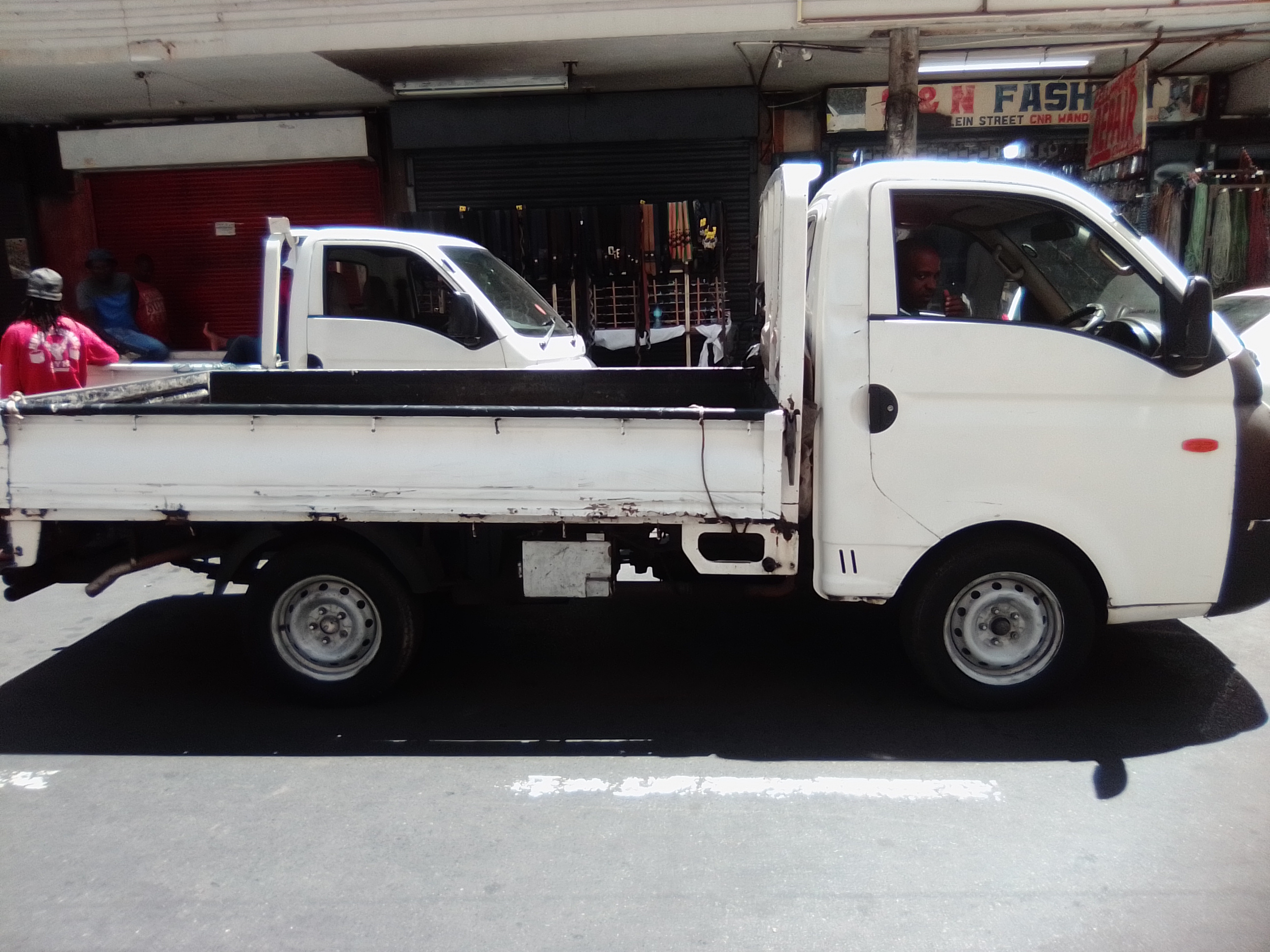 H100 Truck Hire Near Me for hire in Johannesburg, Randburg, Germiston, vaal , Pretoria and long distance  Gauteng