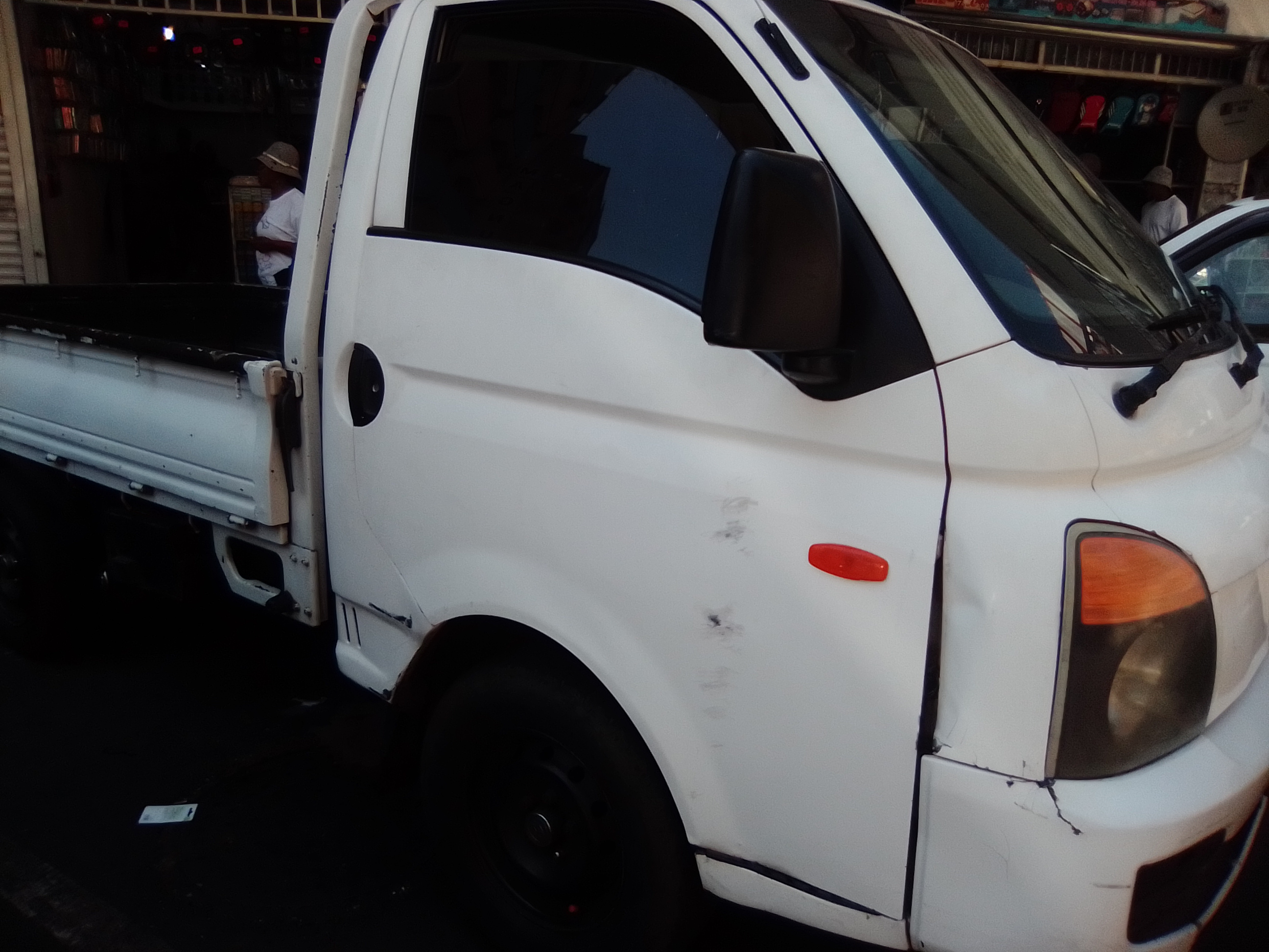1 Ton Bakkie for hire in Gauteng