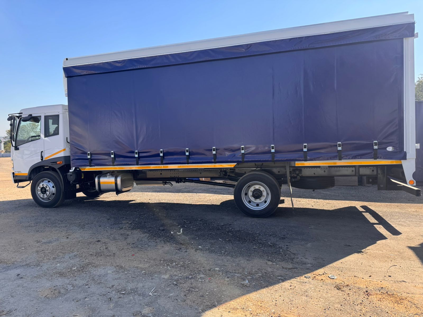 1 Ton Truck for hire in Isando,fordsburg,Linbro park Sandton, Linbro park AH , Johannesburg 