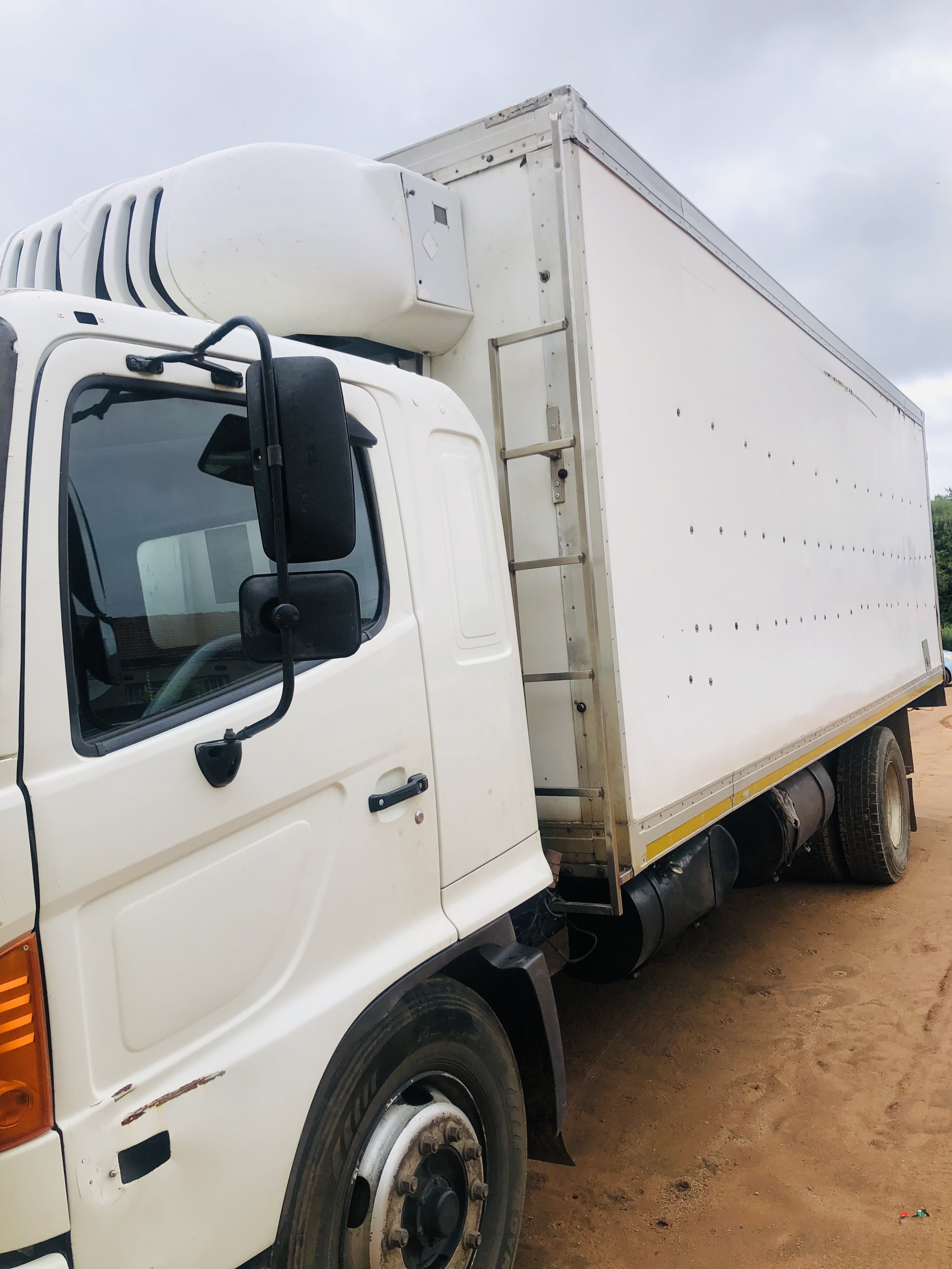 8 Ton Closed Truck Hire for hire