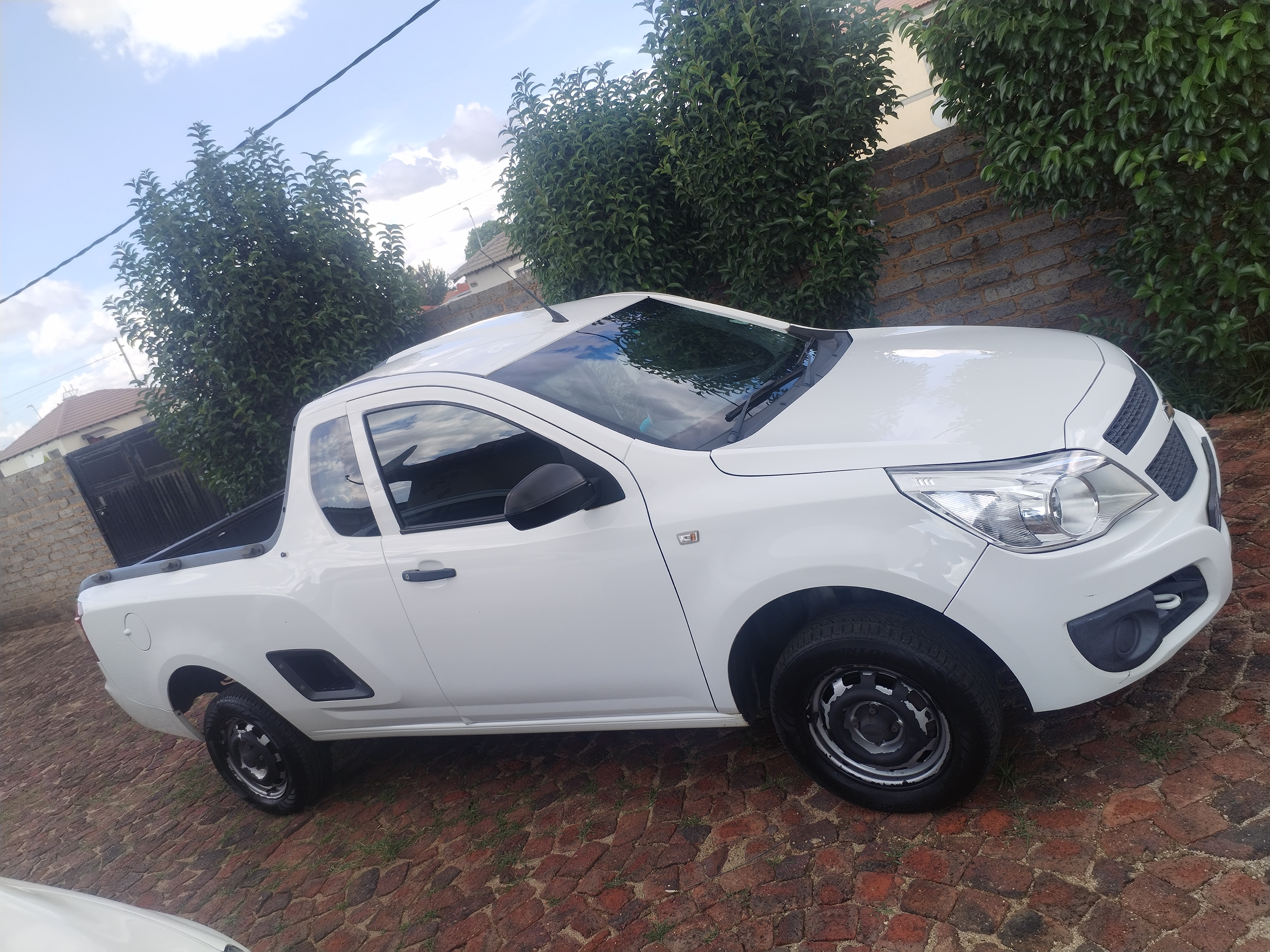 Small Bakkies for hire in Johannesburg, Soweto, Roodepoort South Africa, Gauteng