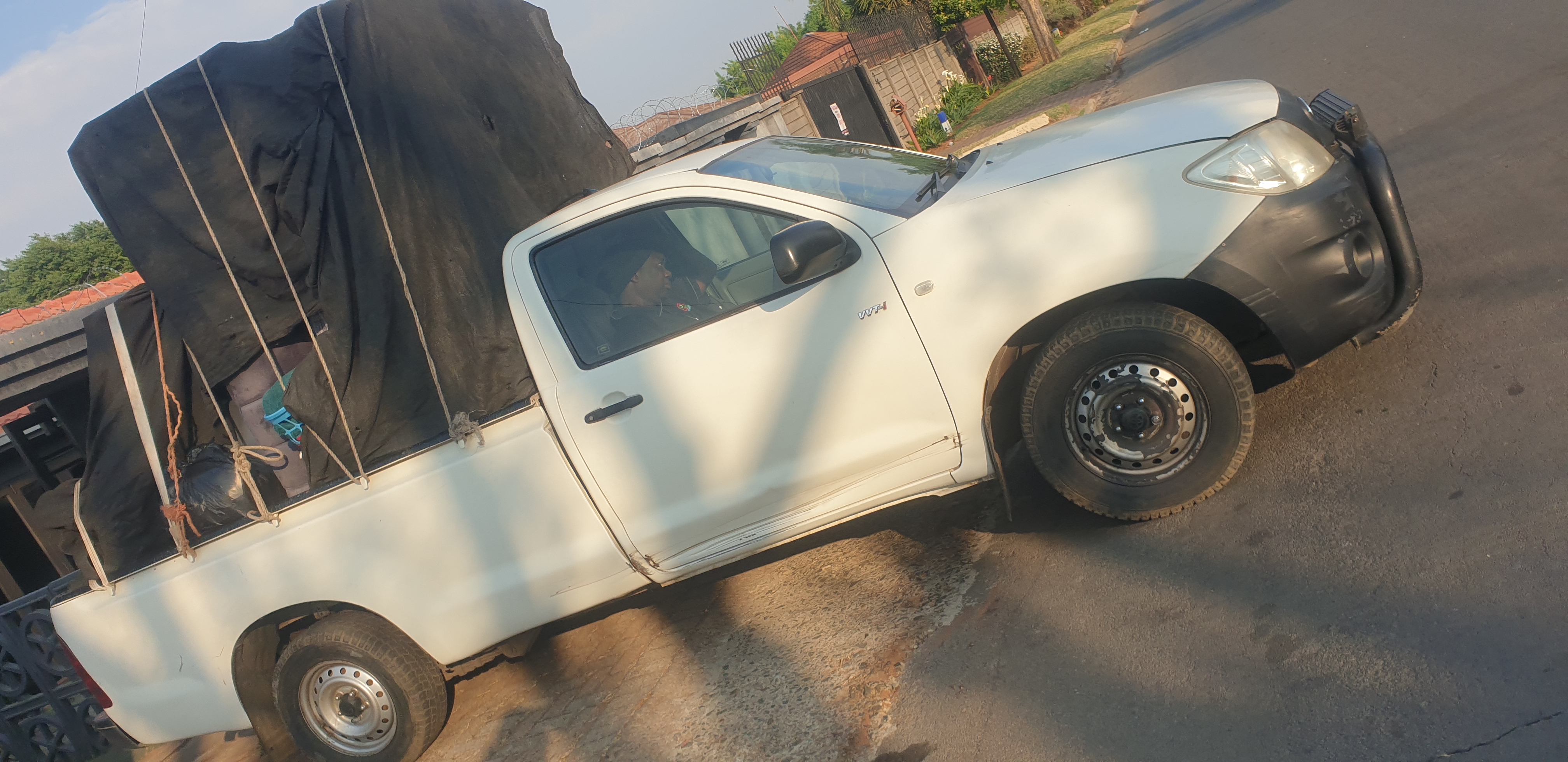 1 Ton Bakkie for hire in South Africa, Gauteng