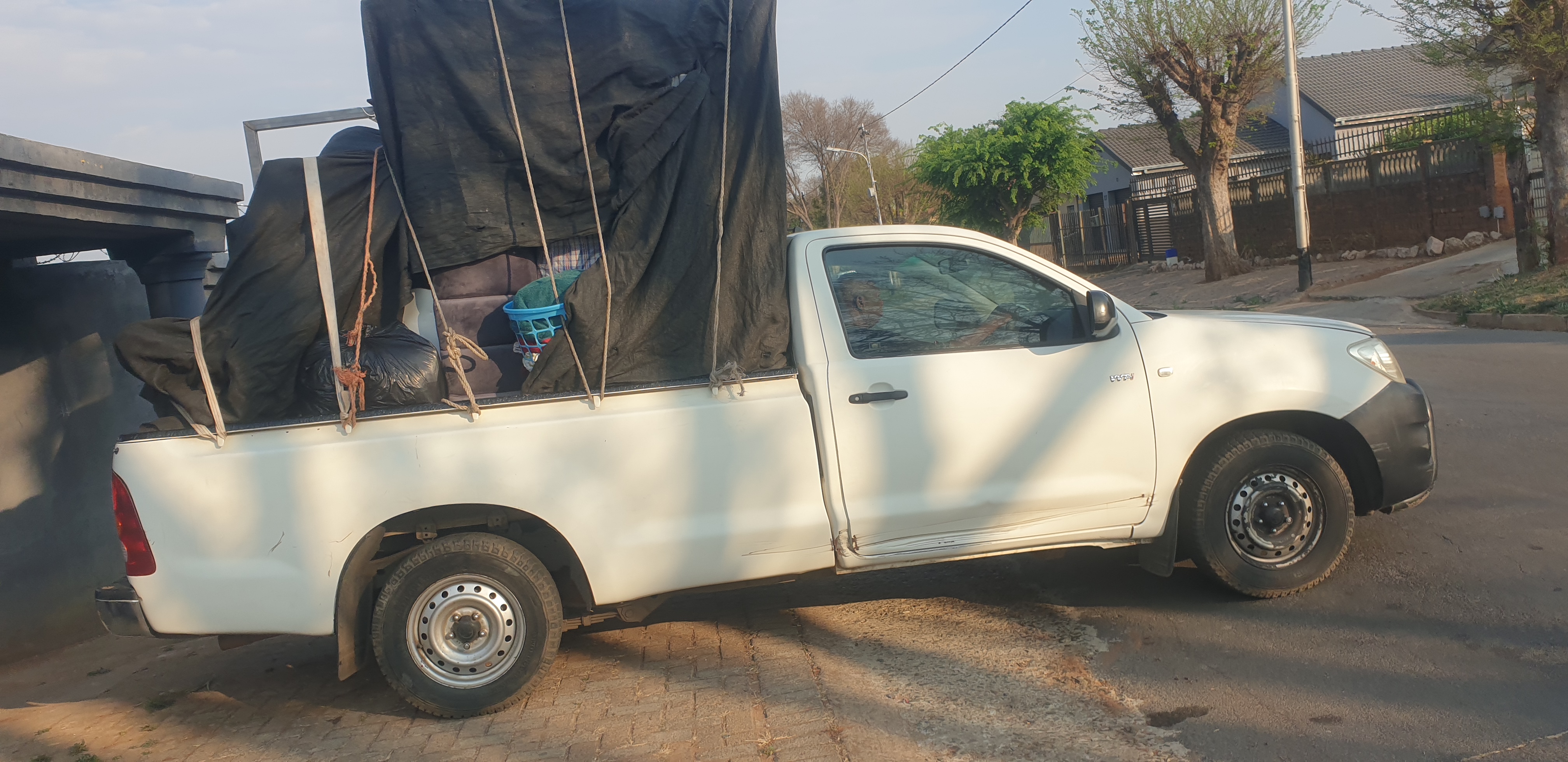 1 Ton Bakkie for hire in South Africa, Gauteng
