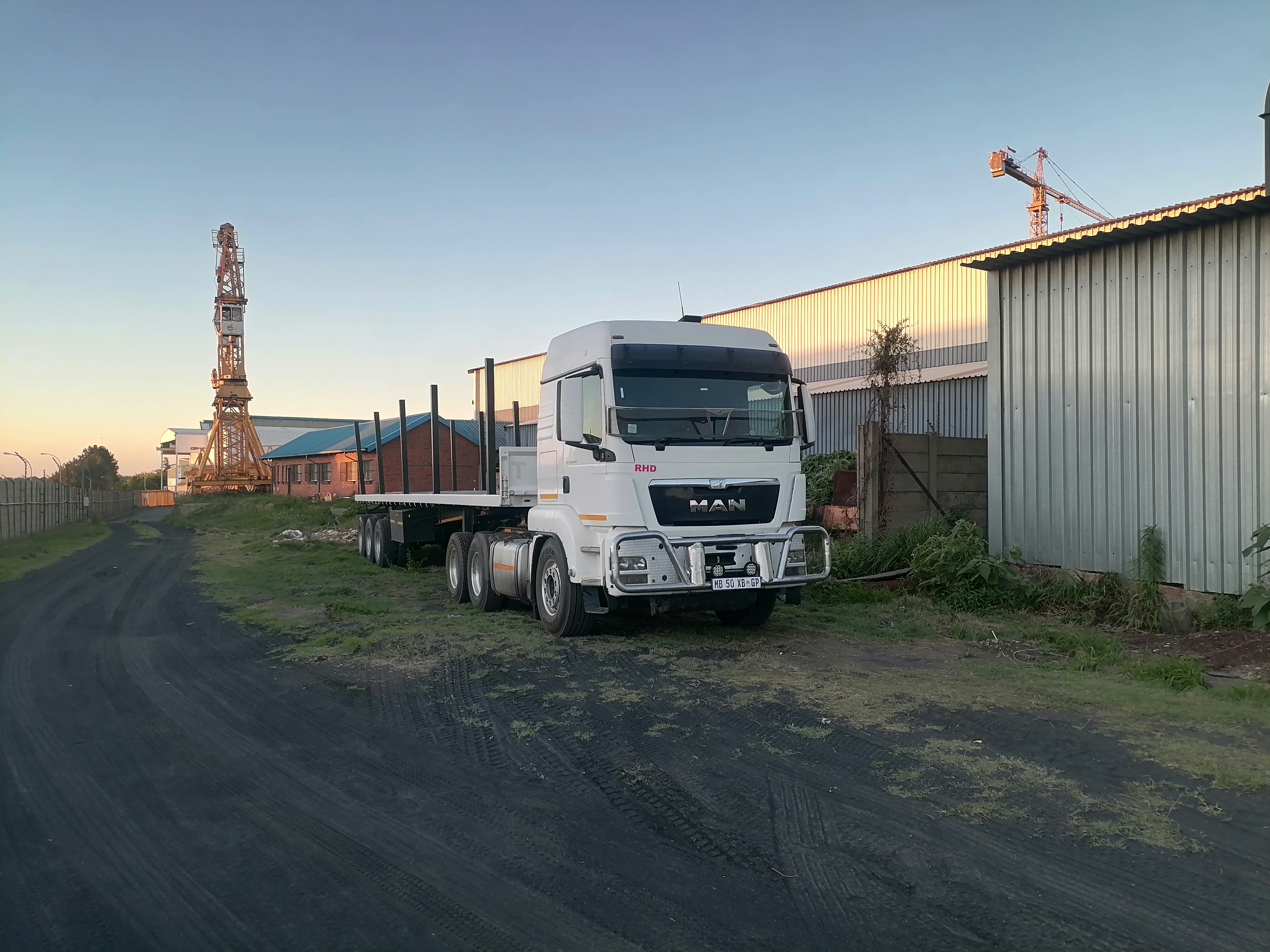 Triaxles Flatbed for hire in South Africa, Gauteng