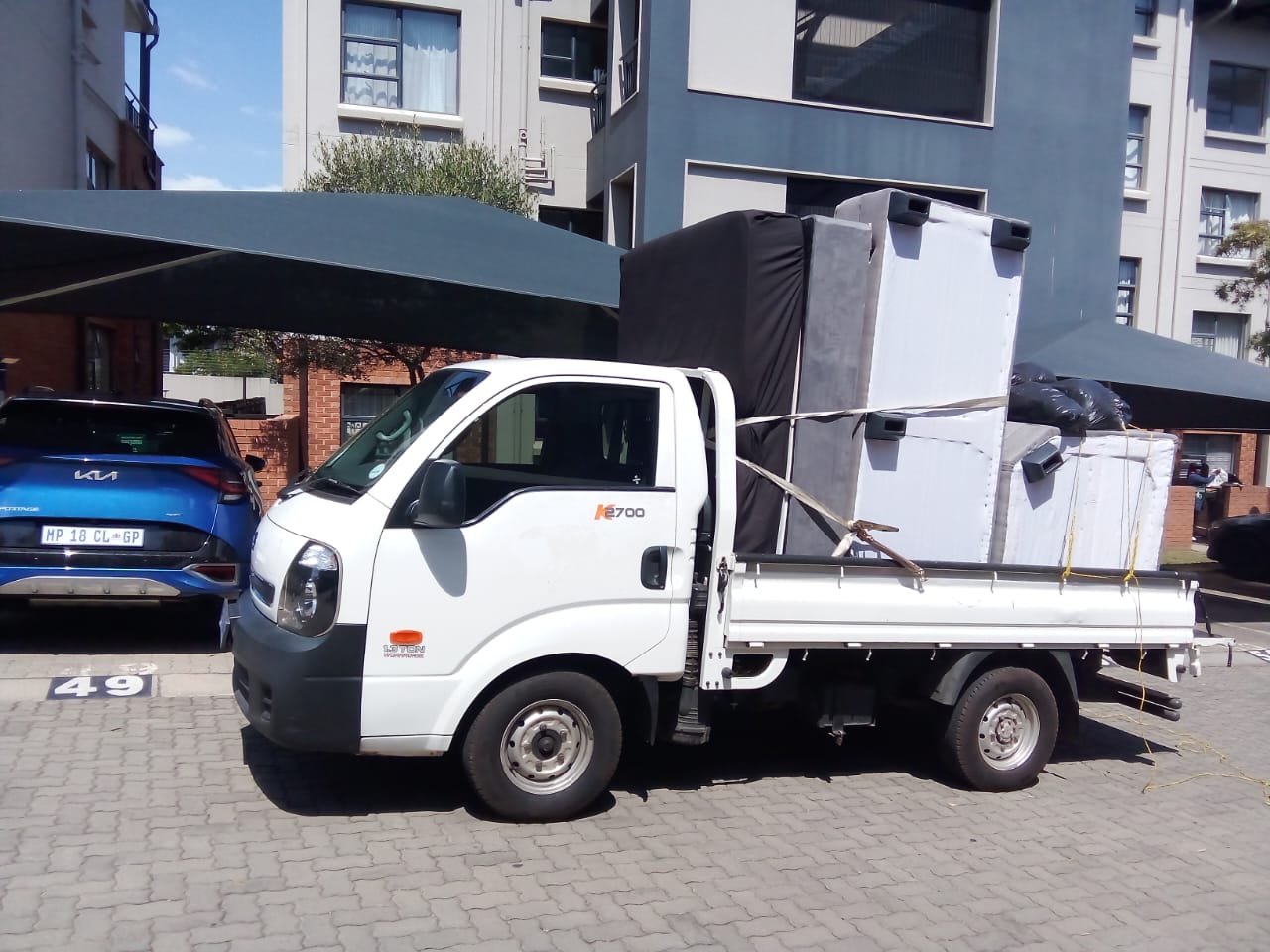 1 Ton Bakkie for hire in South Africa, Gauteng