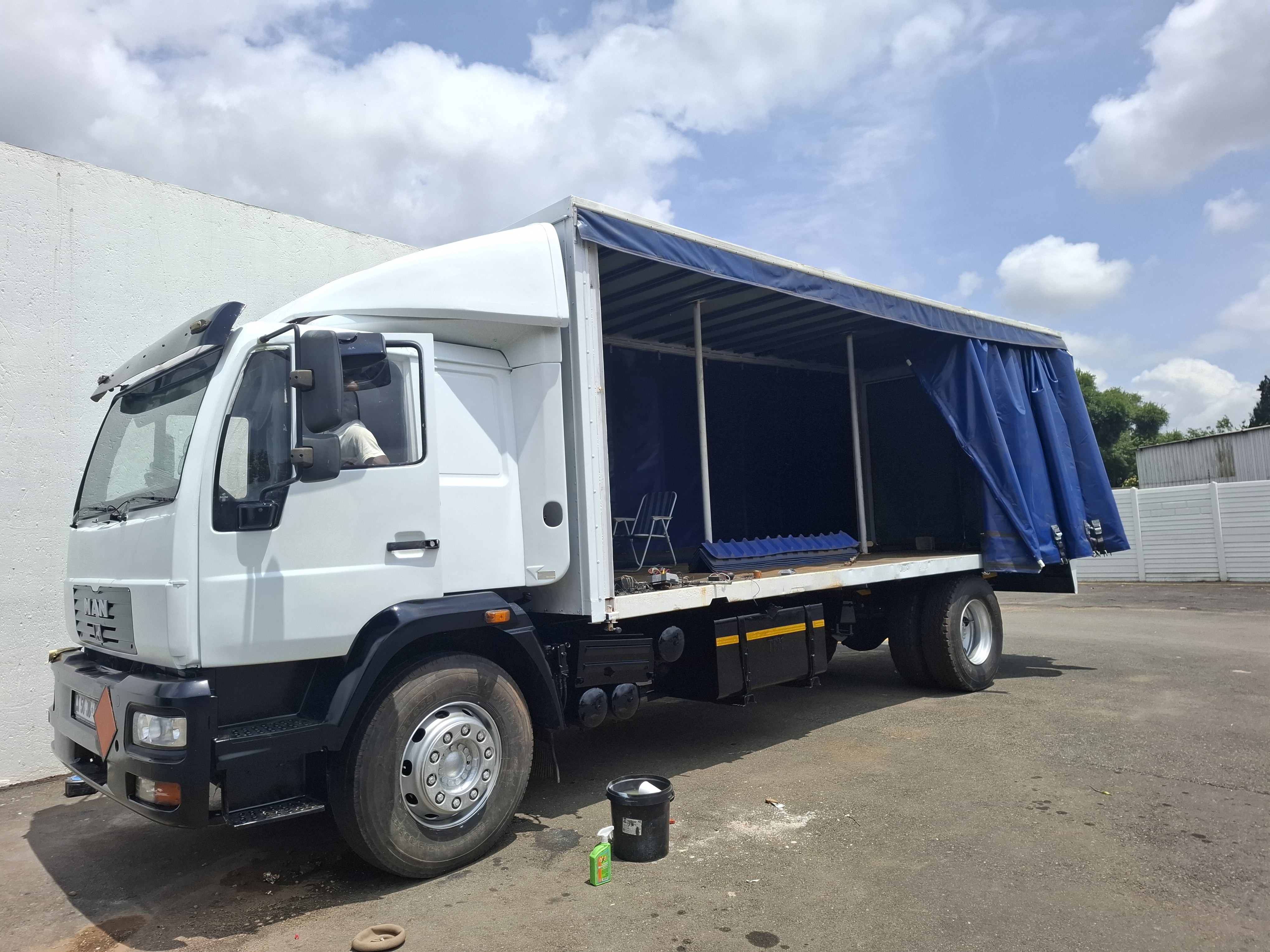 8 Ton Curtain Side Lorry Truck Rental for hire in Dheren South Africa, Gauteng