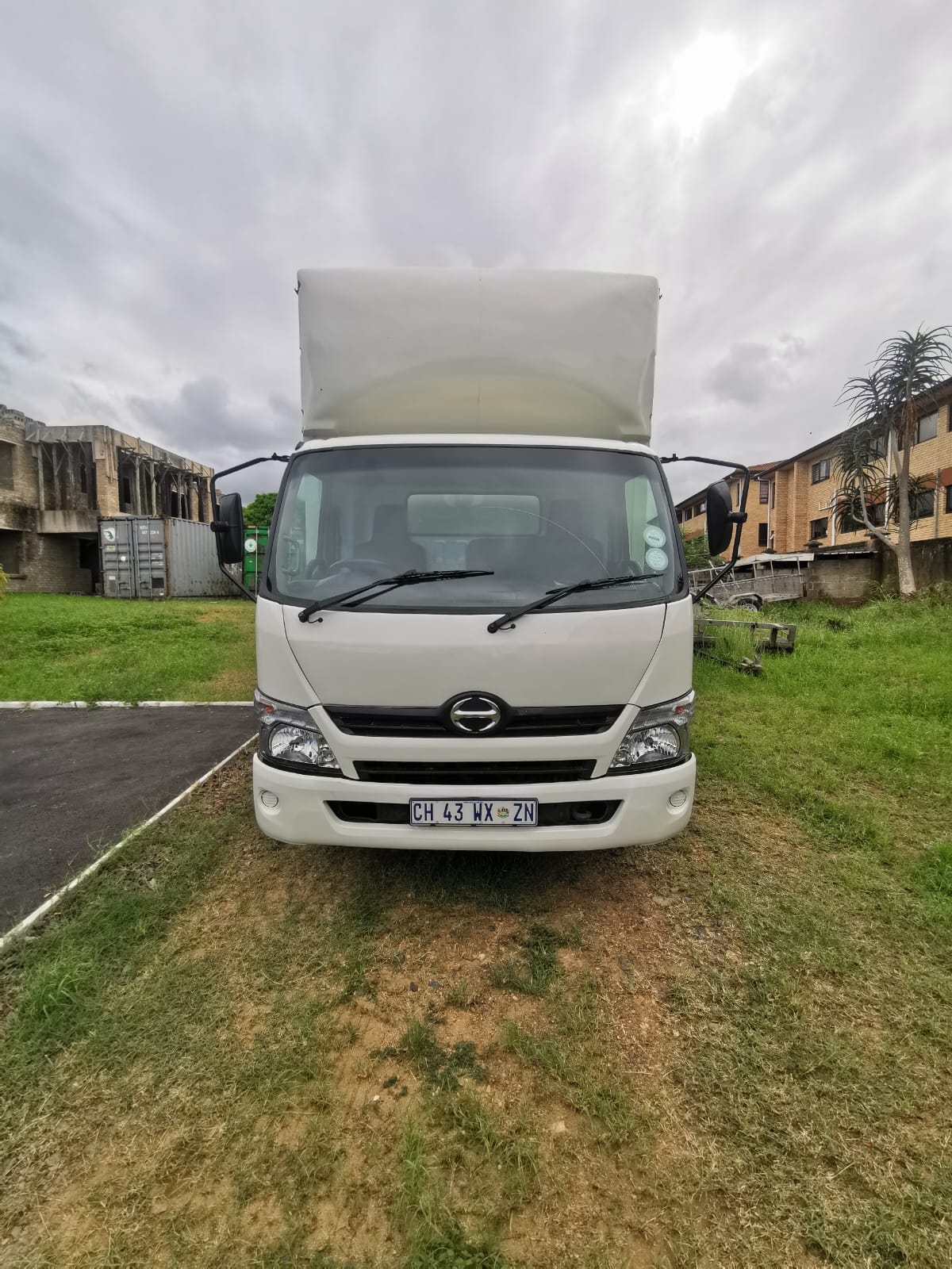 4 Ton Close Body Truck Rental for hire