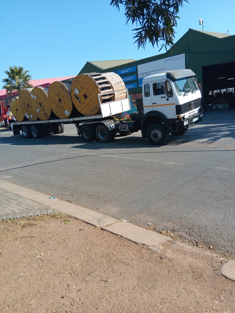 18 Ton Rigid Flatbed Truck Hire for hire