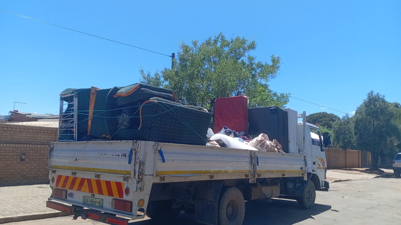 Medium Dropside truck for hire