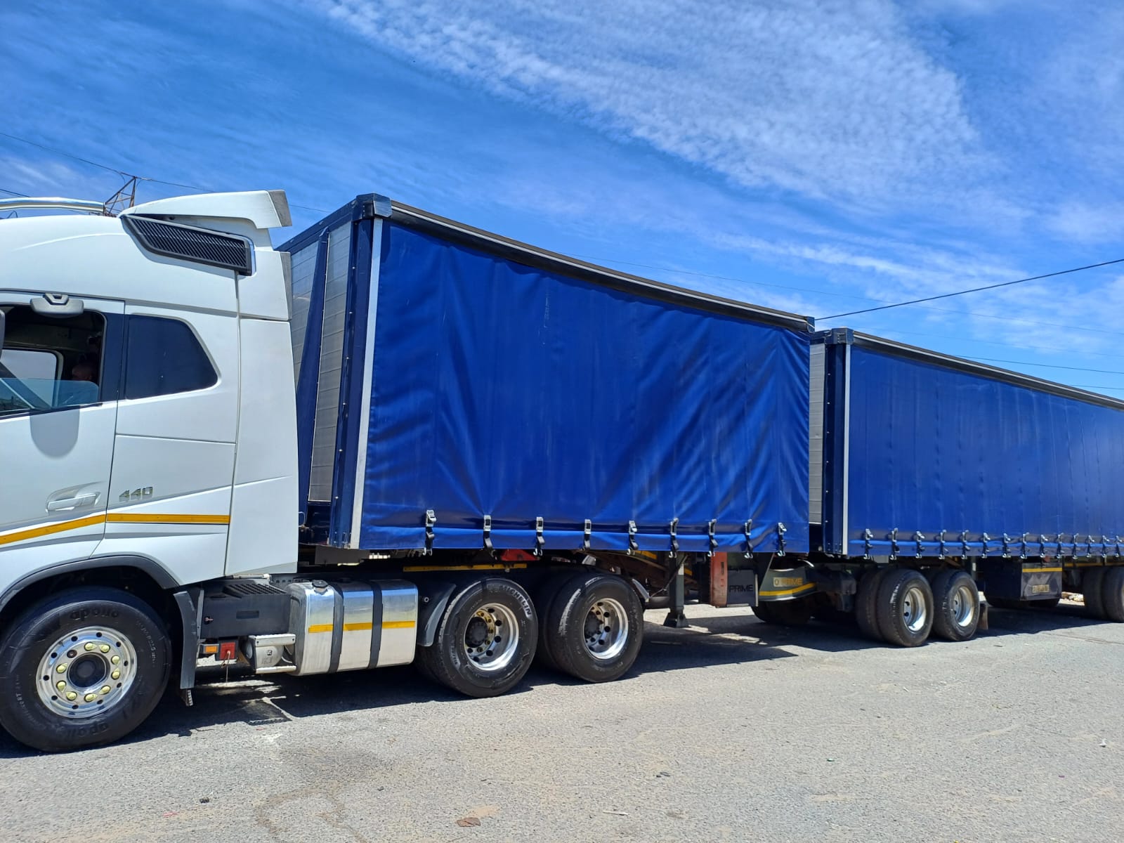 34Ton Tautliner for hire in Siyethemba Buthelezi South Africa, Gauteng