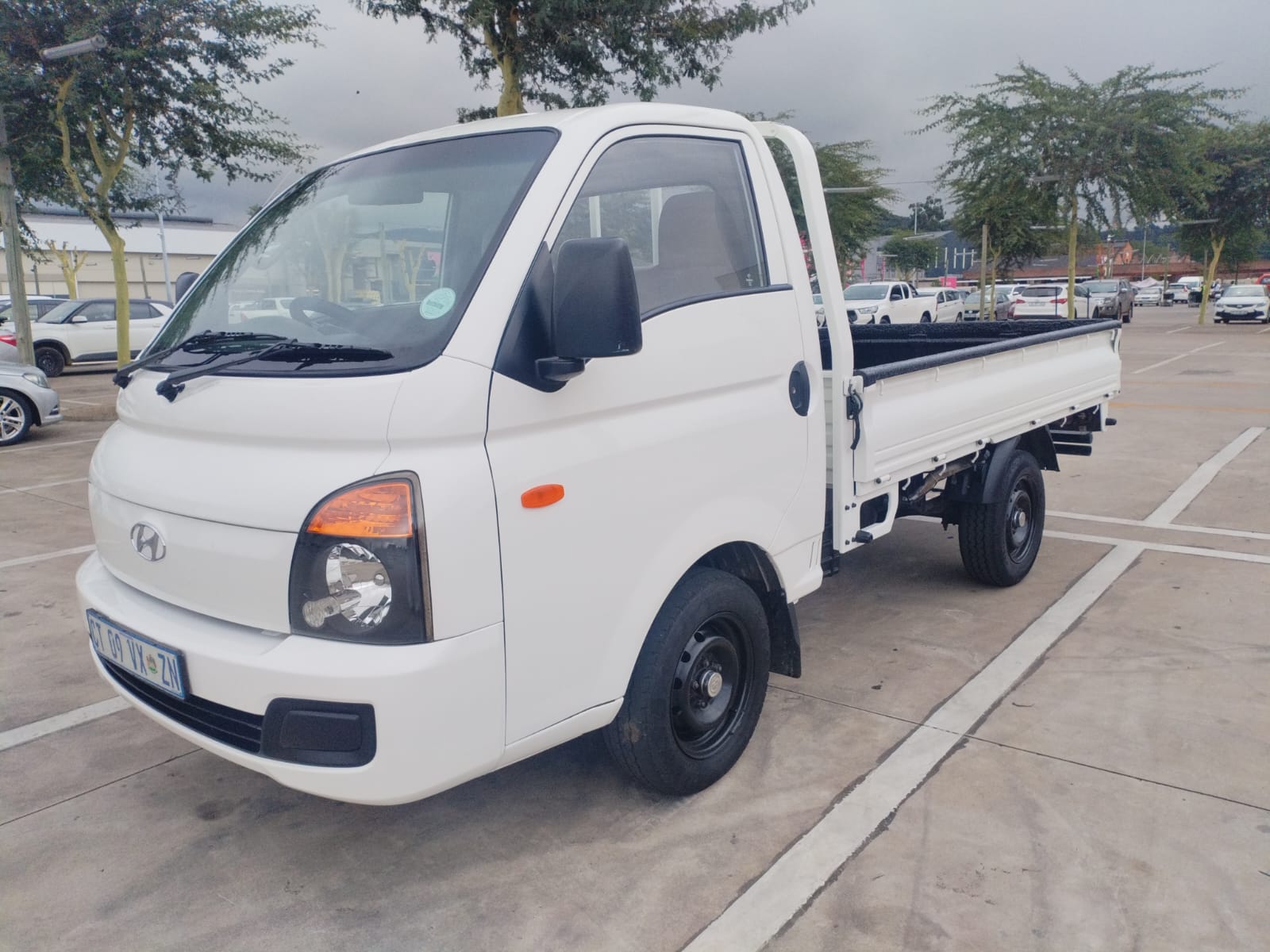 Hyundai H100 Bakkie for hire in Bondline Enterprise South Africa, KwaZulu-Natal