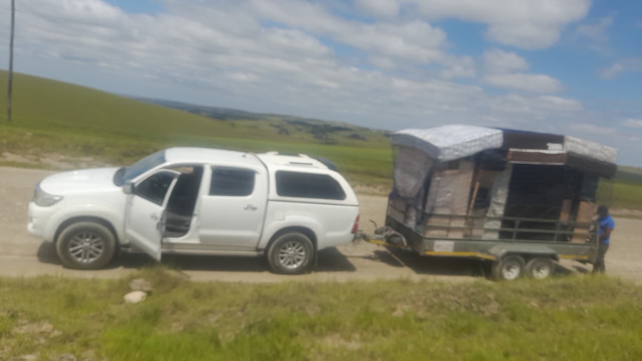 Bakkie for hire in Tembaletu Mazeka South Africa, Western Cape
