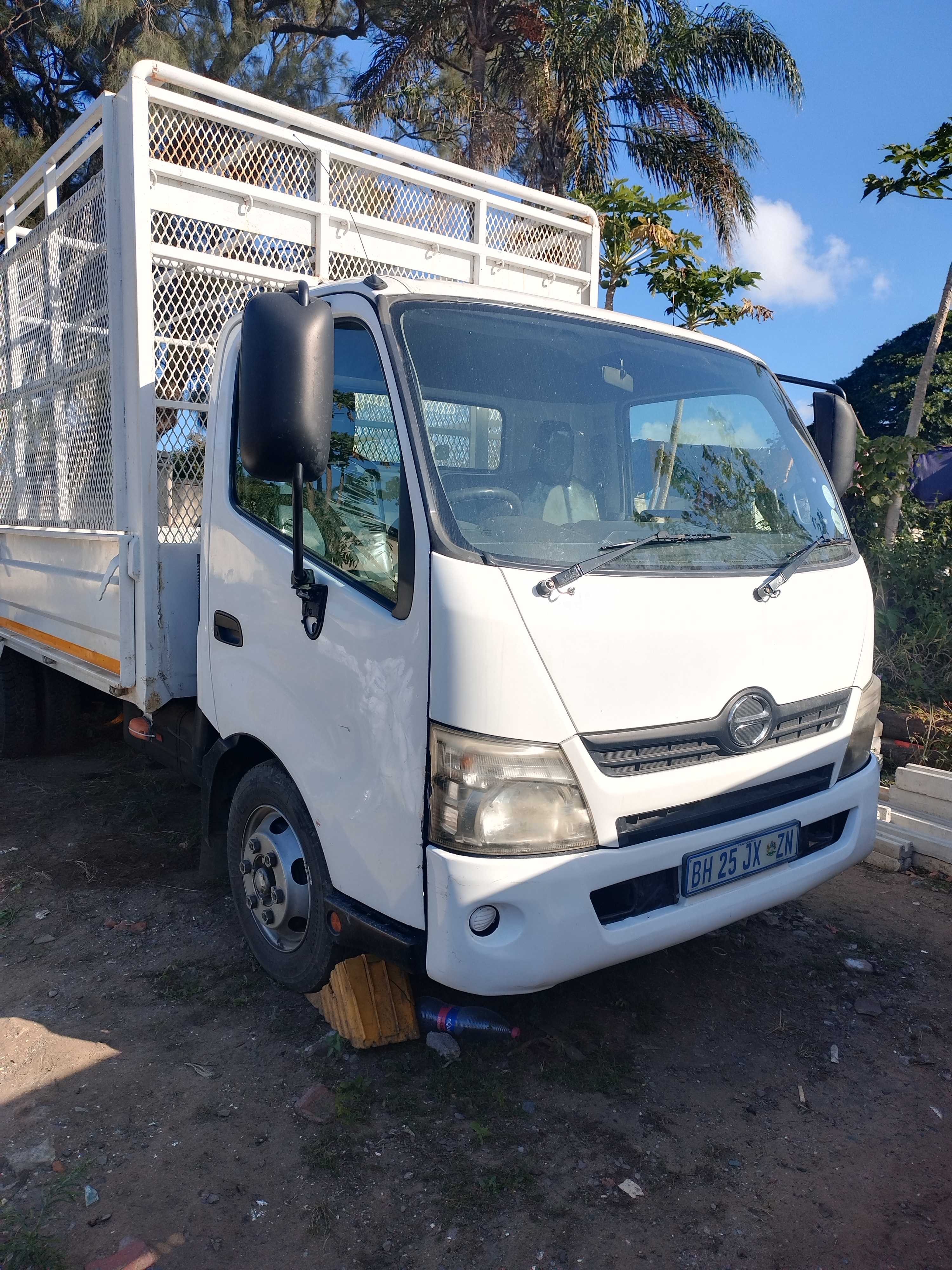 4Ton Dropsides With Cage Body for hire in Sheraaz South Africa, KwaZulu-Natal