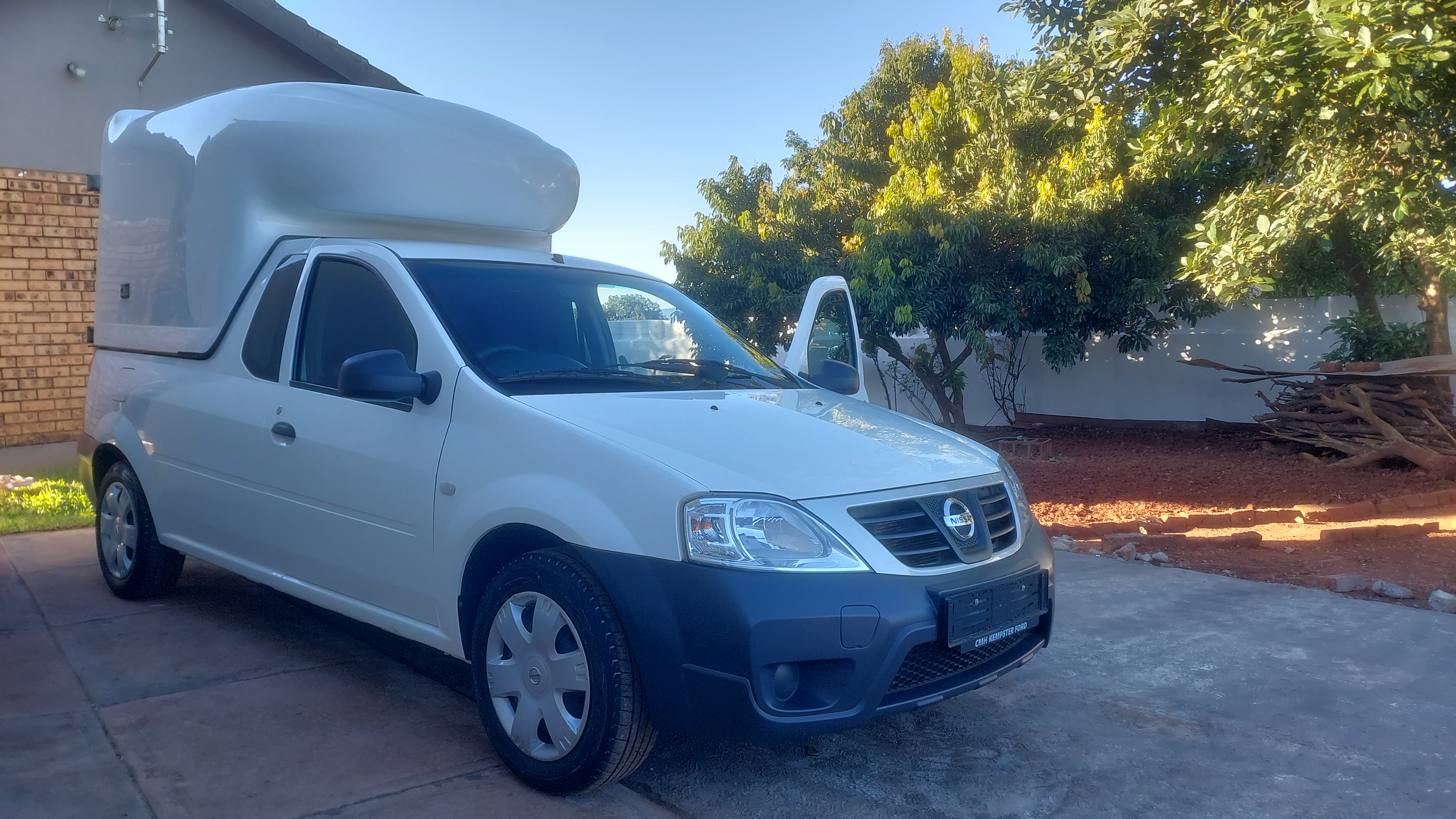 0.5 Ton Bakkie for hire in Tshilidzi South Africa, Limpopo