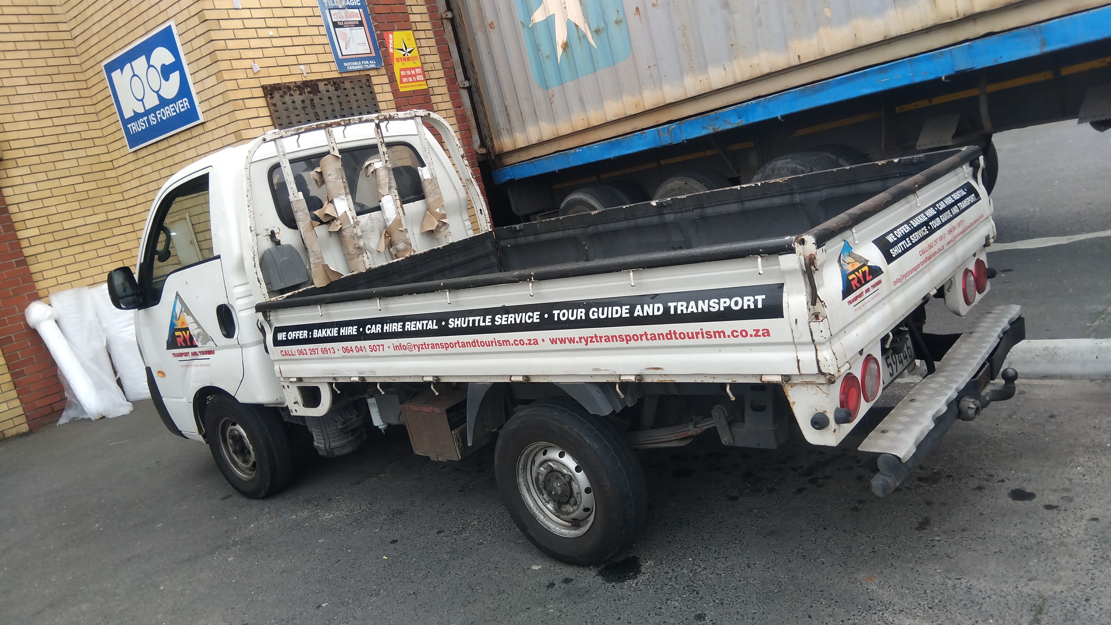 1.5 Ton Pickup Truck for hire