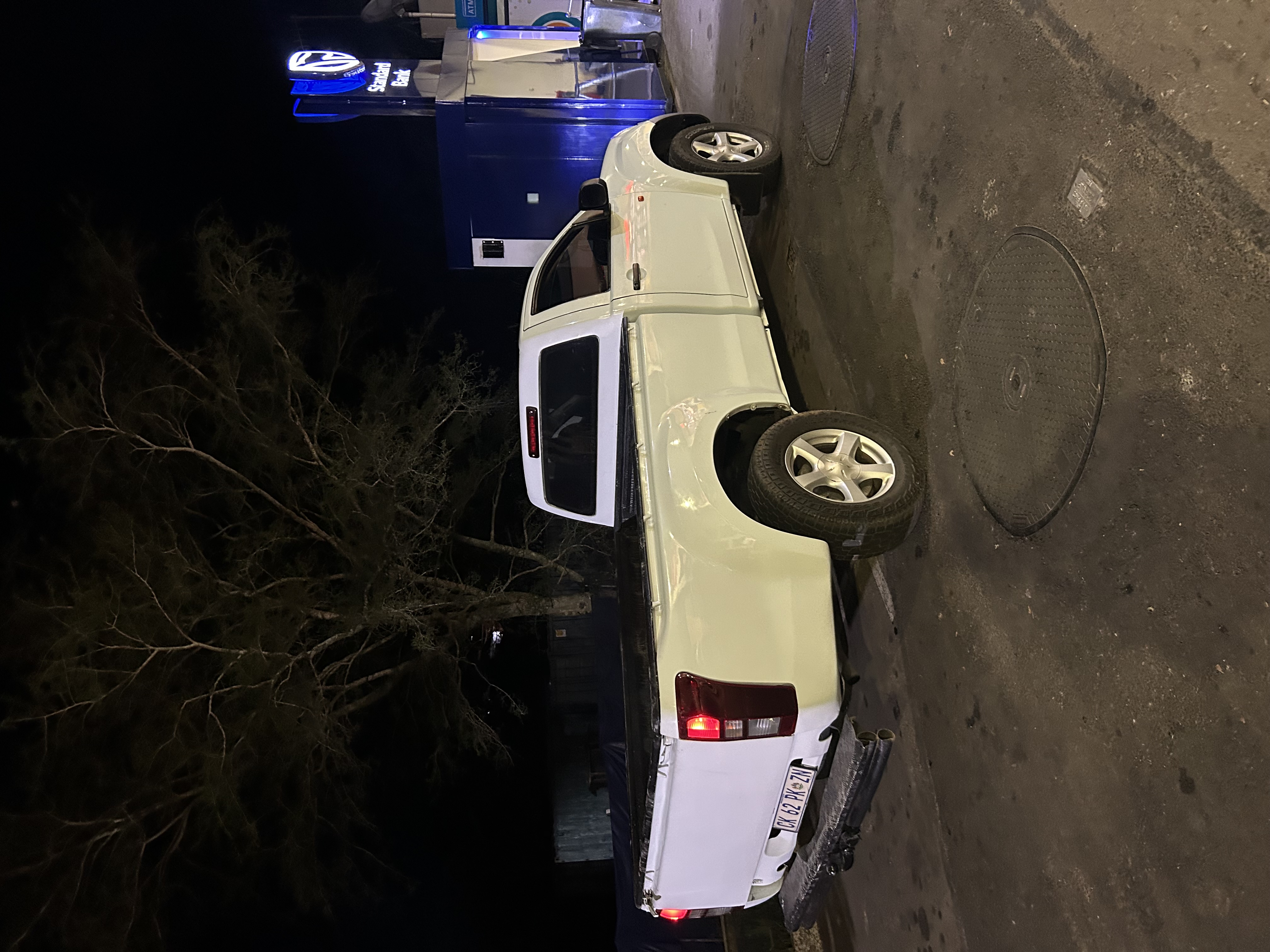 1 Ton Bakkie for hire