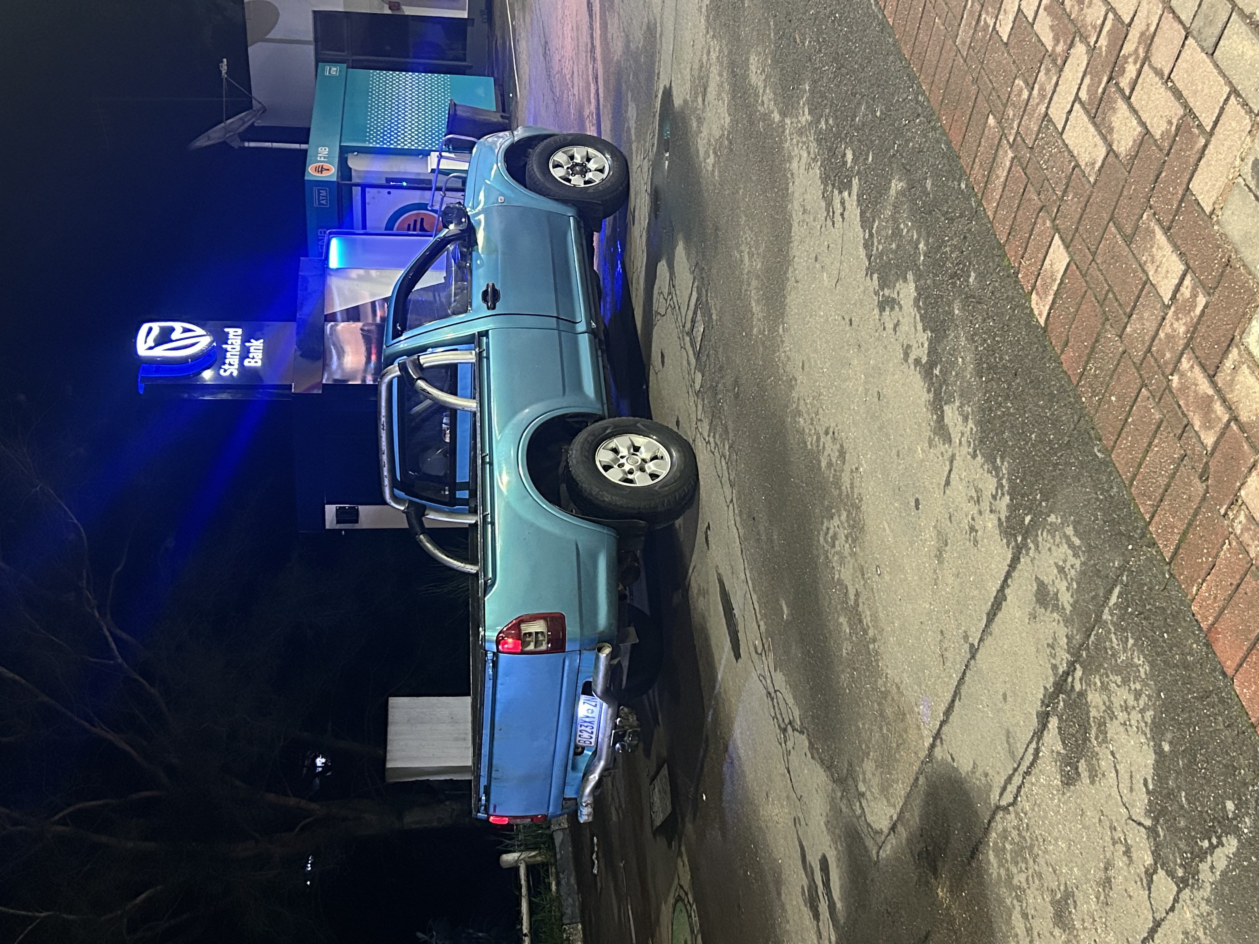 1 Ton Bakkie for hire