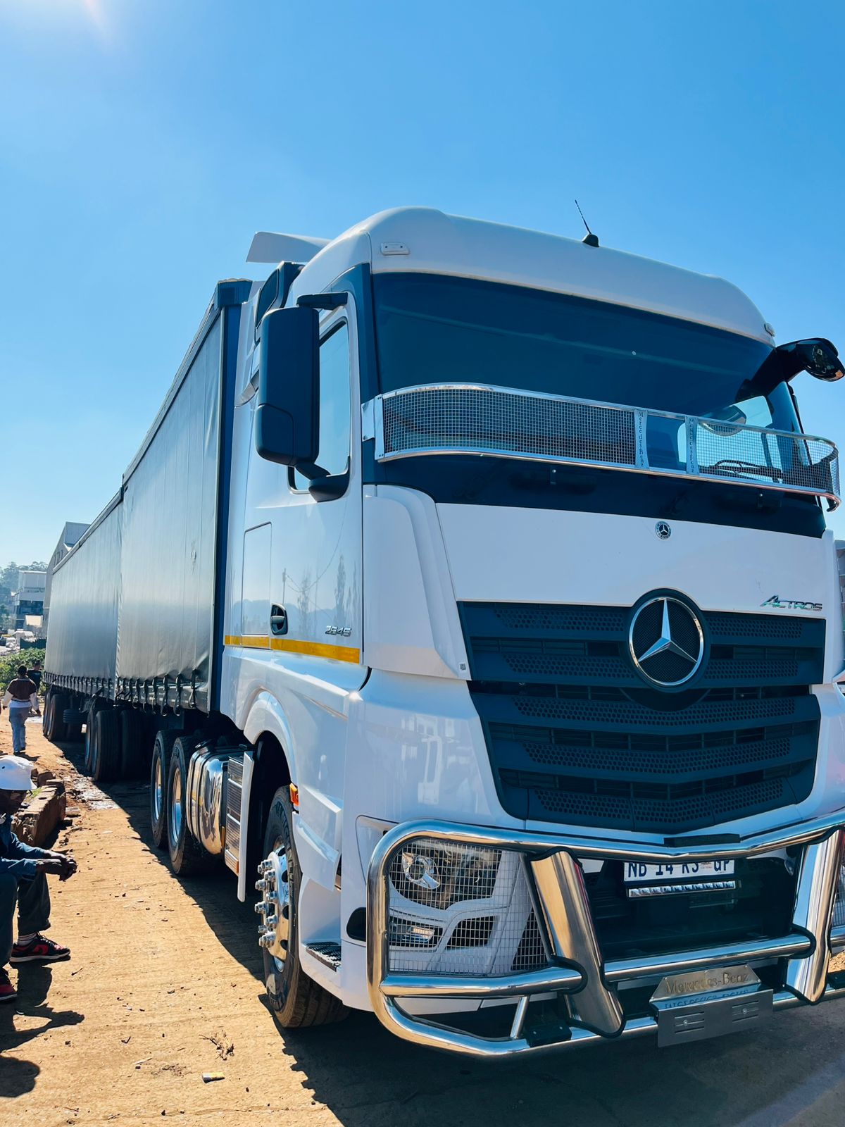 34 Ton Tautliner for hire in Lungelo Hlongwa South Africa, Gauteng