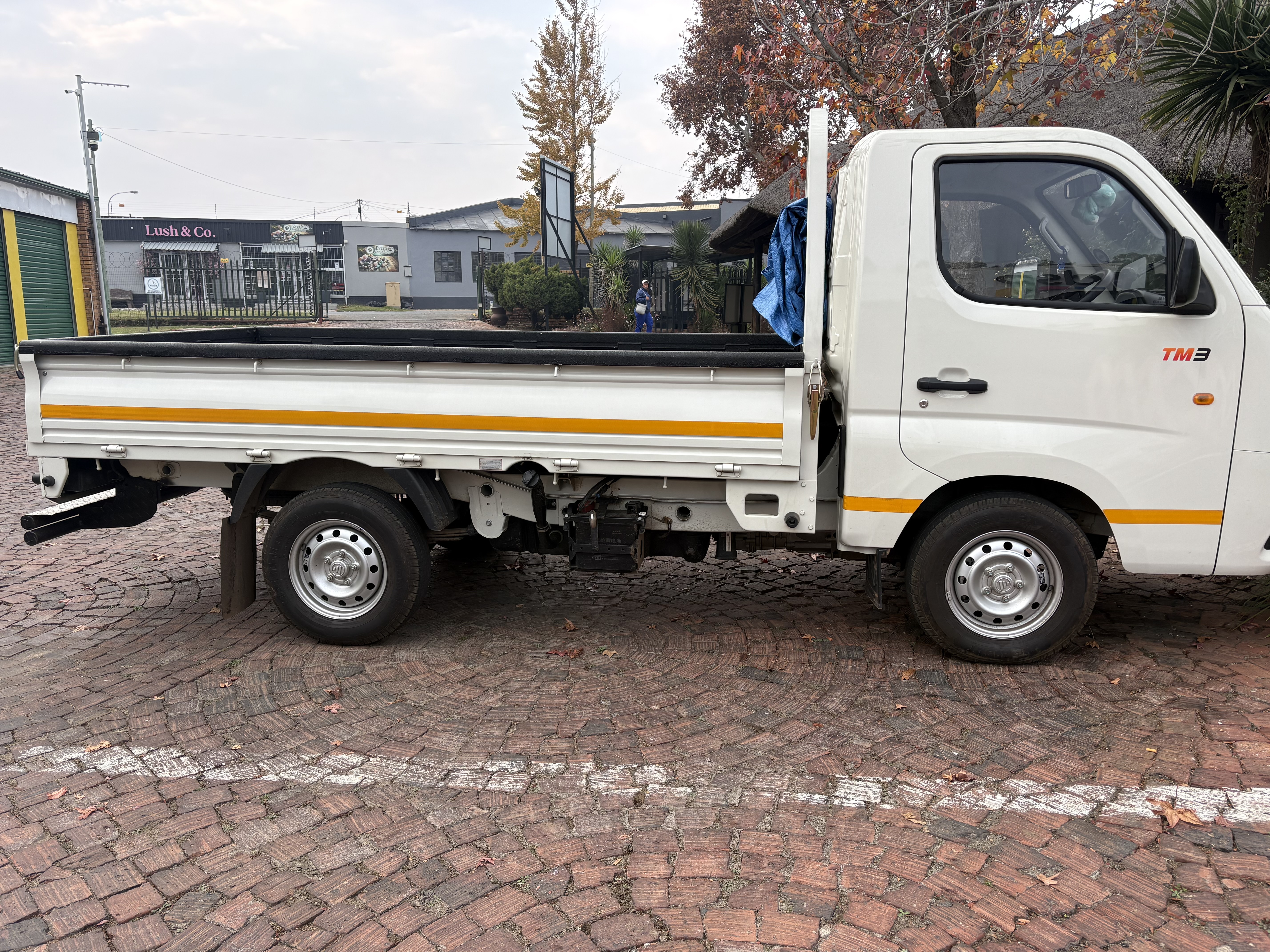 1 Ton Dropside for hire