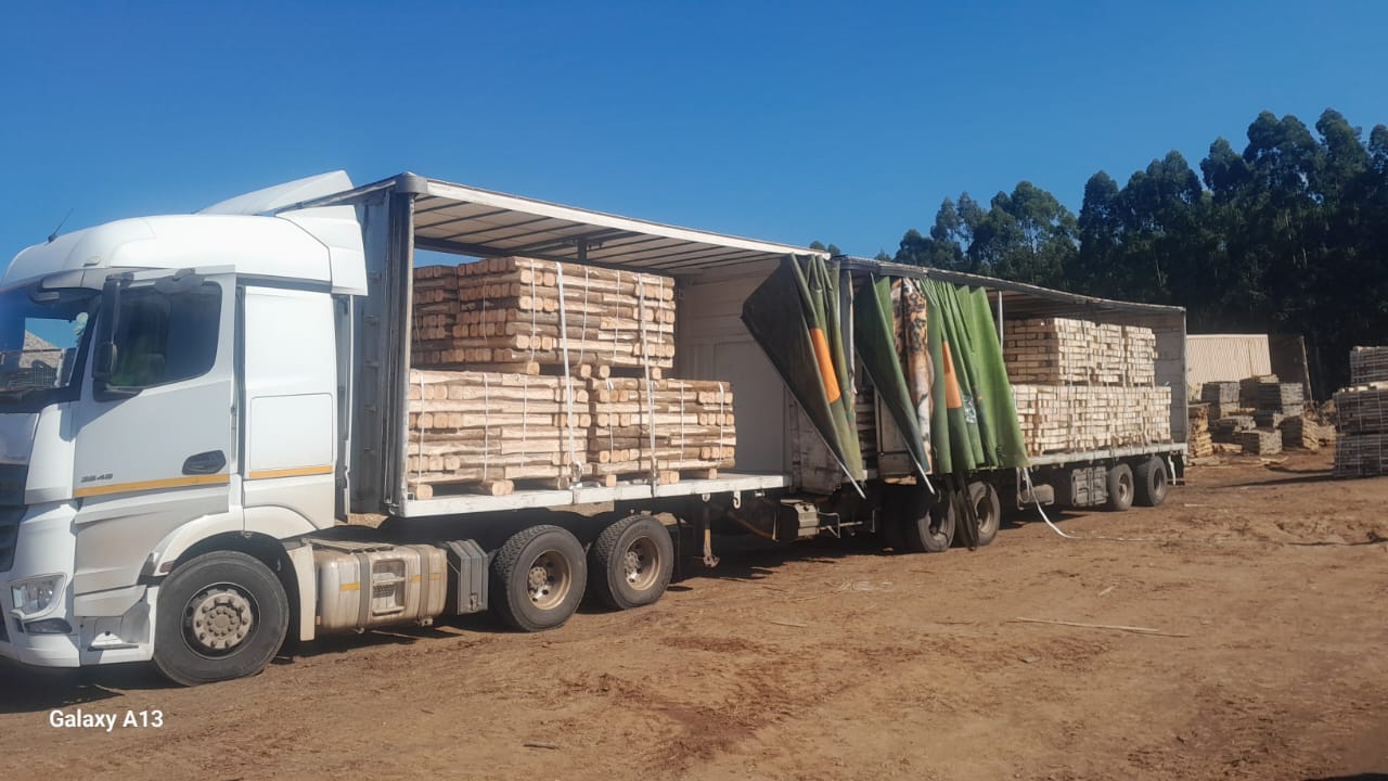 1.5 Ton Horse and Trailer for hire in Emmanuel South Africa, Gauteng