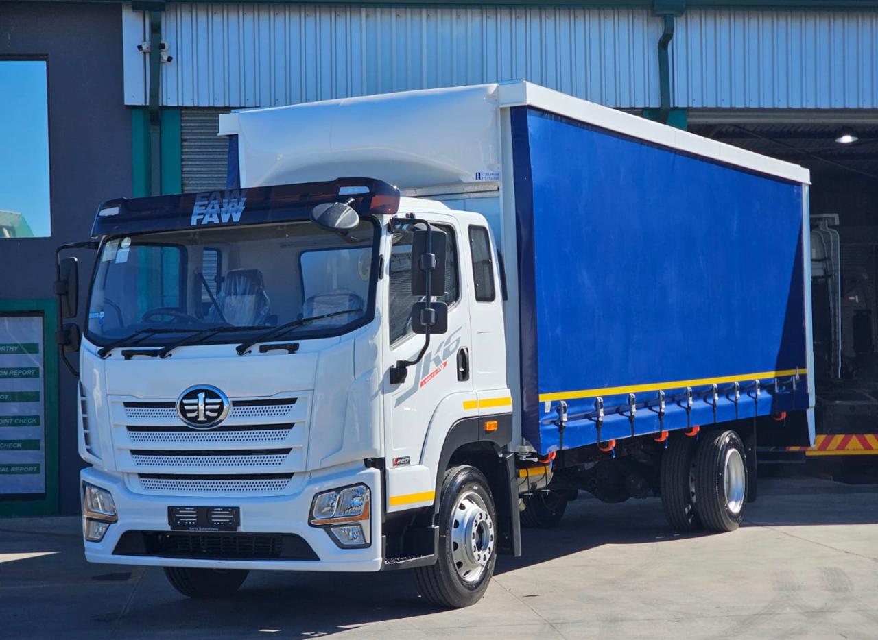 8 Ton Curtain Side for hire in Thabiso South Africa, Mpumalanga