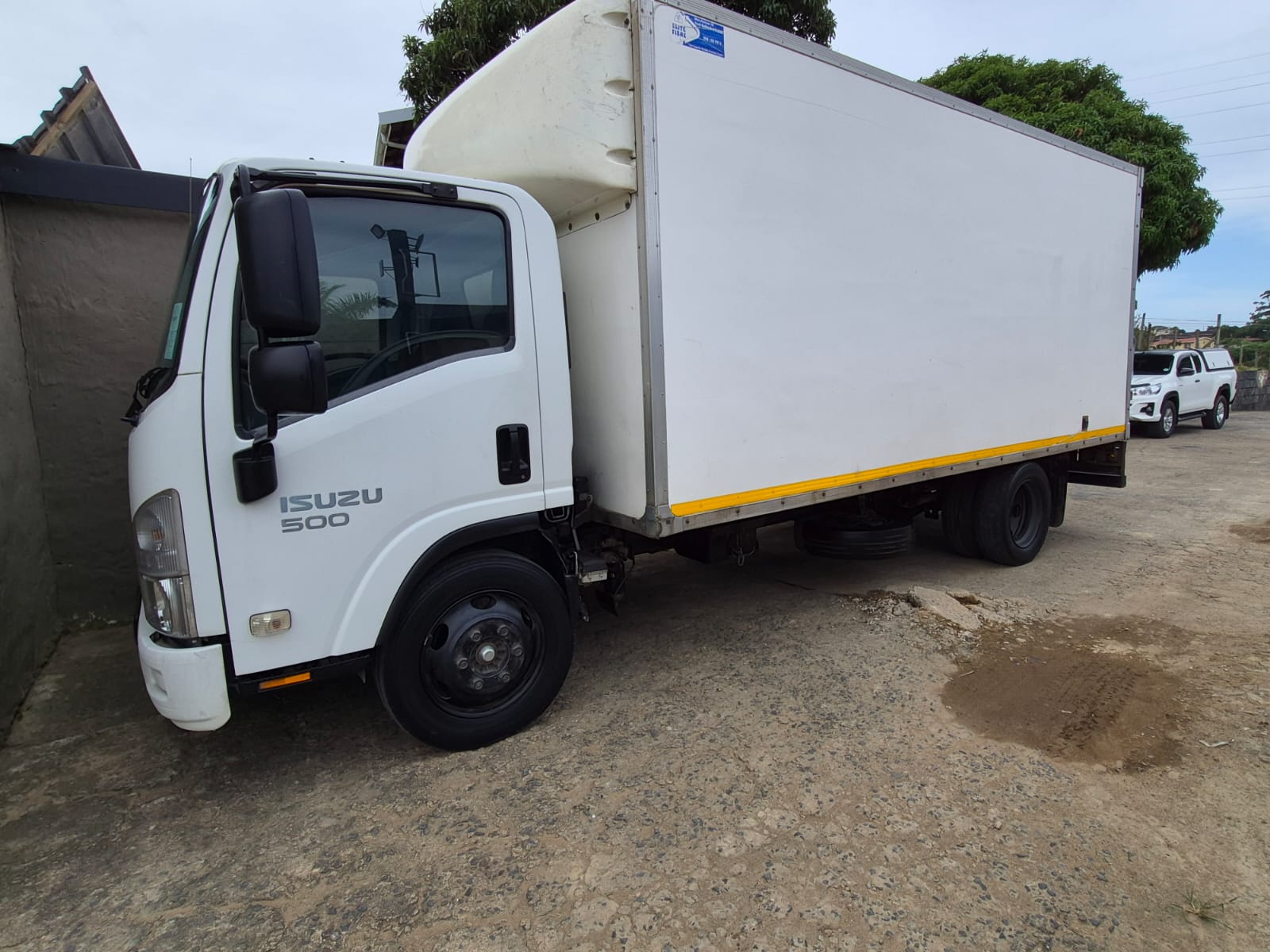 1.5 Ton Box Truck for hire in Ntuthuko South Africa, KwaZulu-Natal