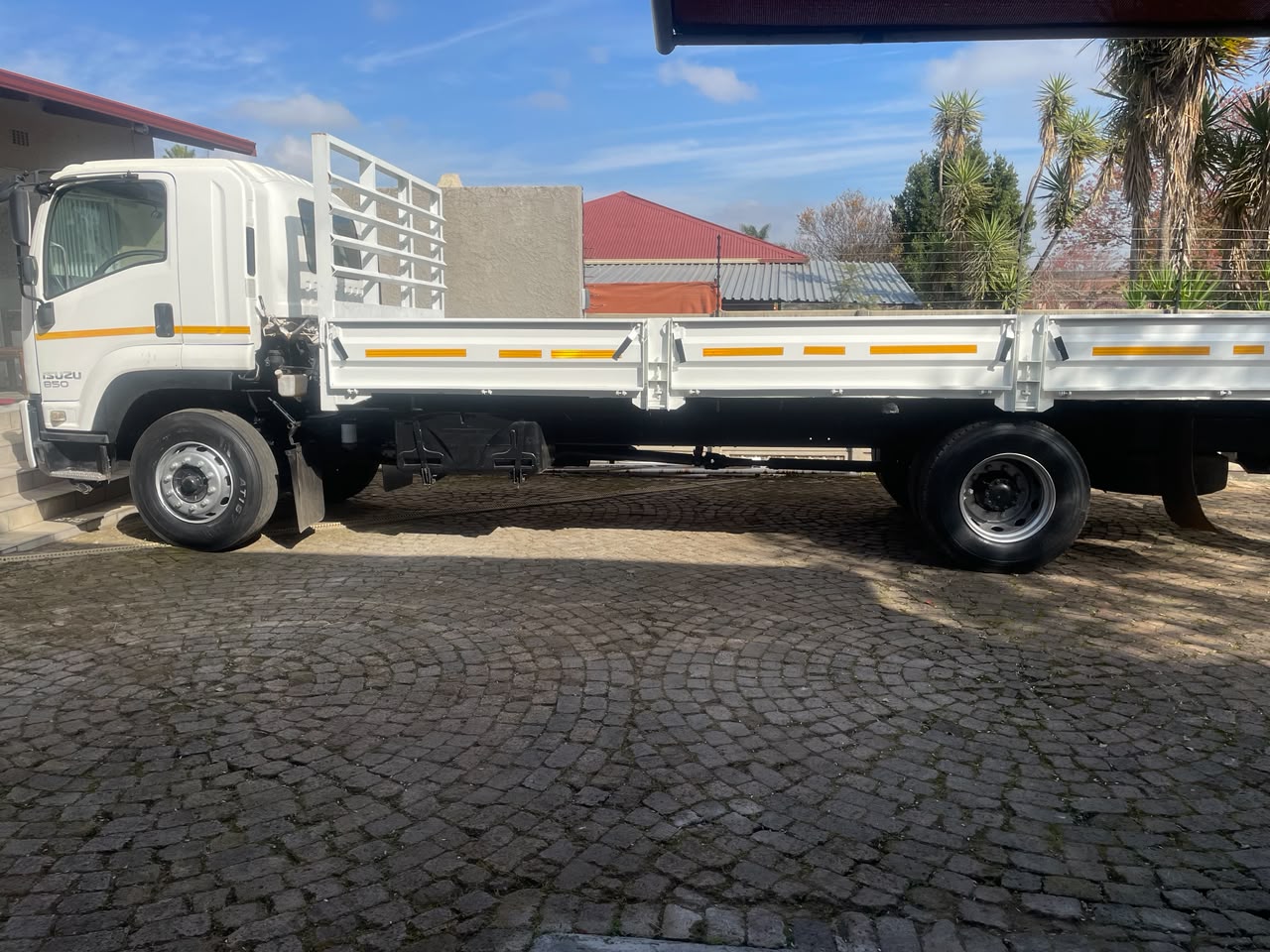 8.5 Ton Dropside for hire in Franco Muyeza South Africa, Gauteng