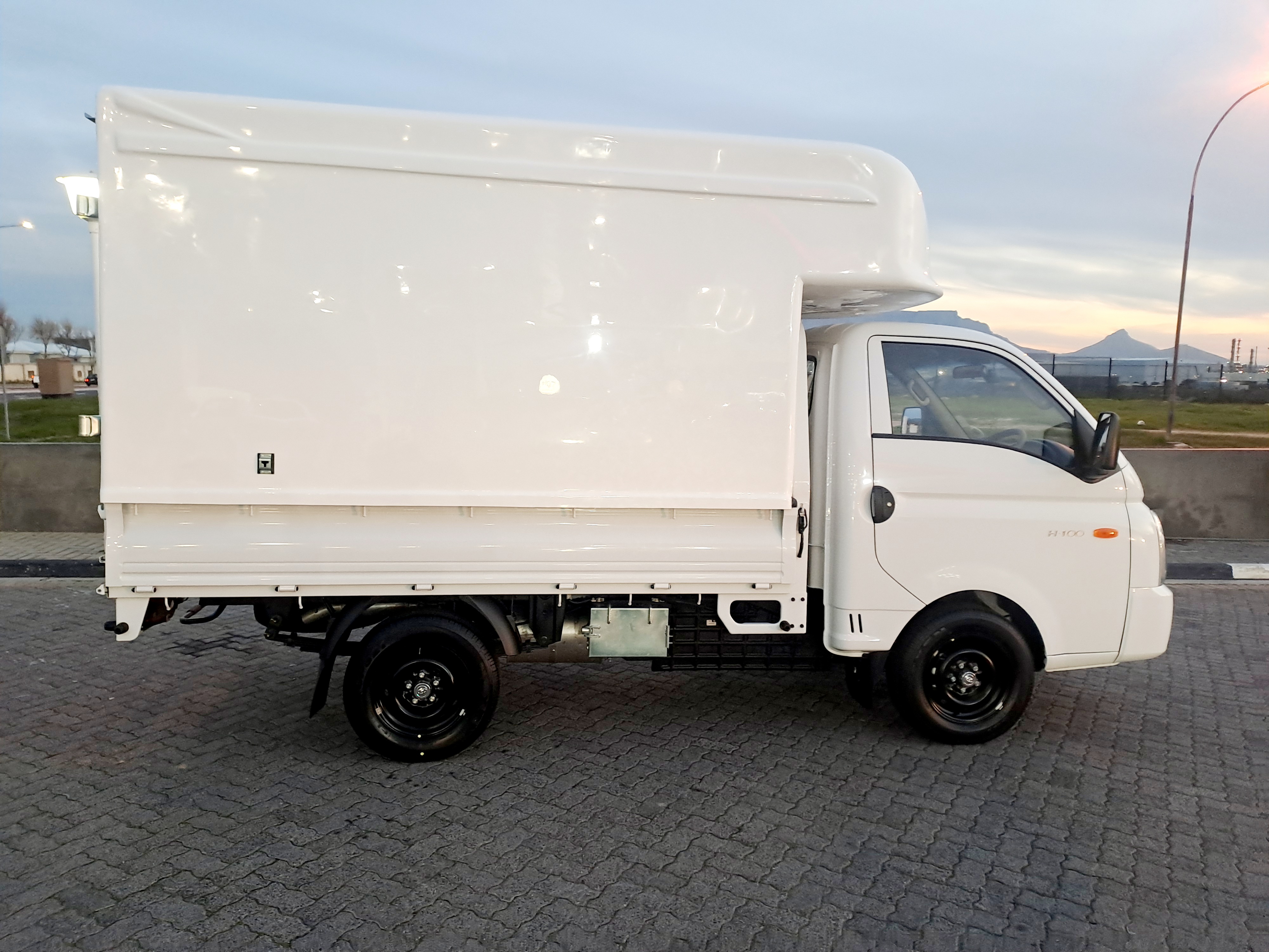 1 Ton Box Truck for hire in Liam South Africa, Western Cape