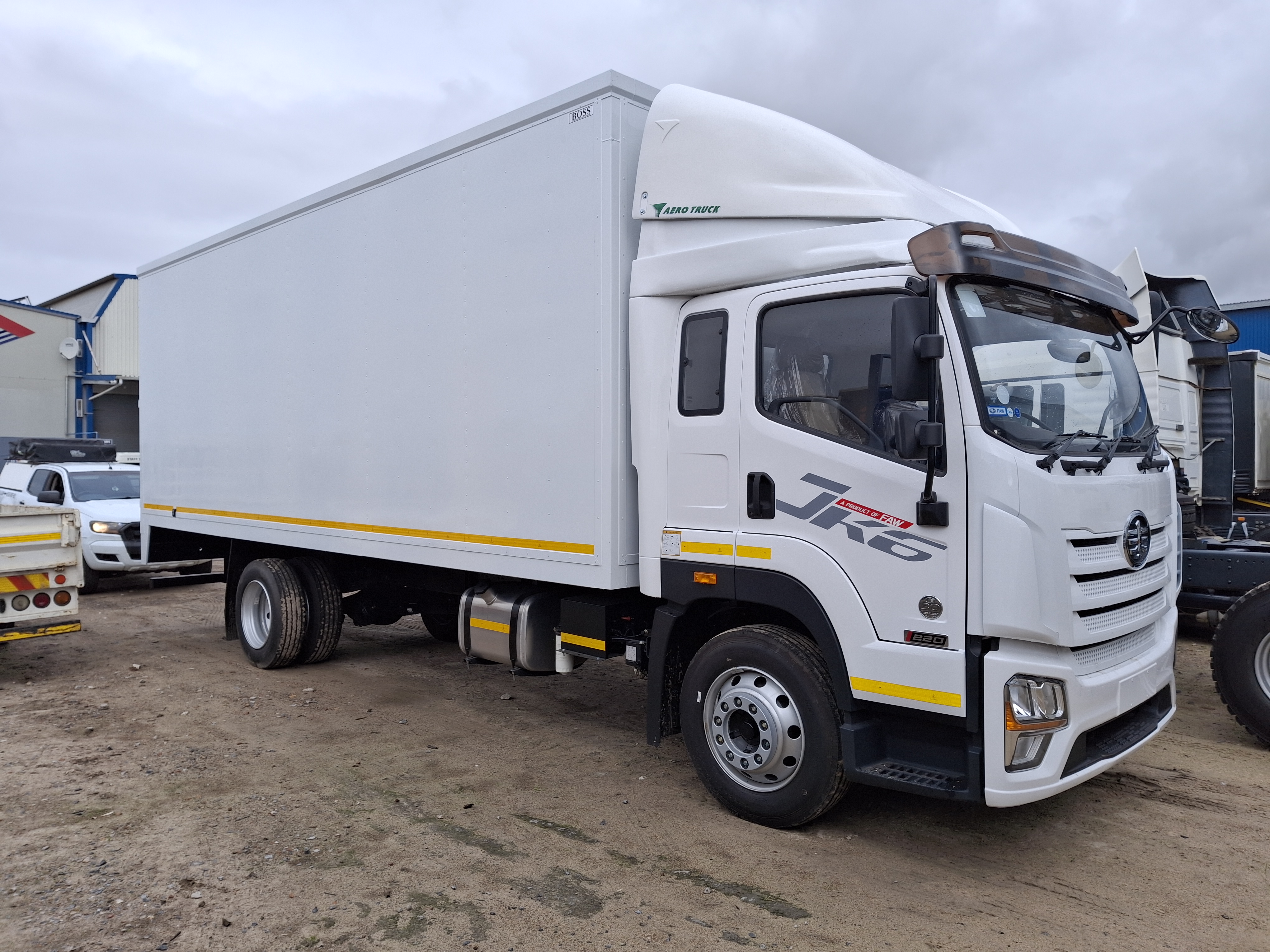 8 Ton Close Body for hire