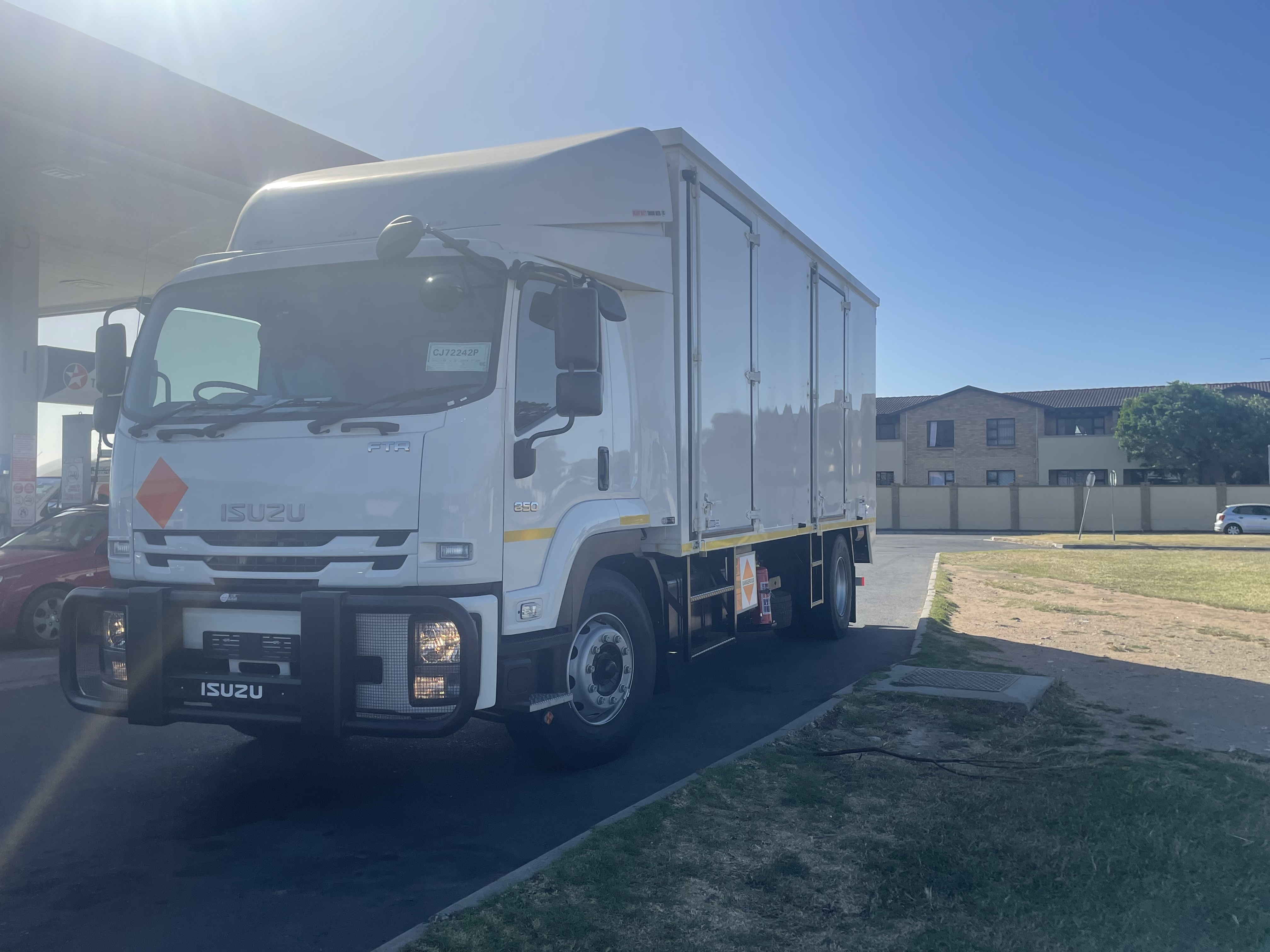 Medium close body for hire
