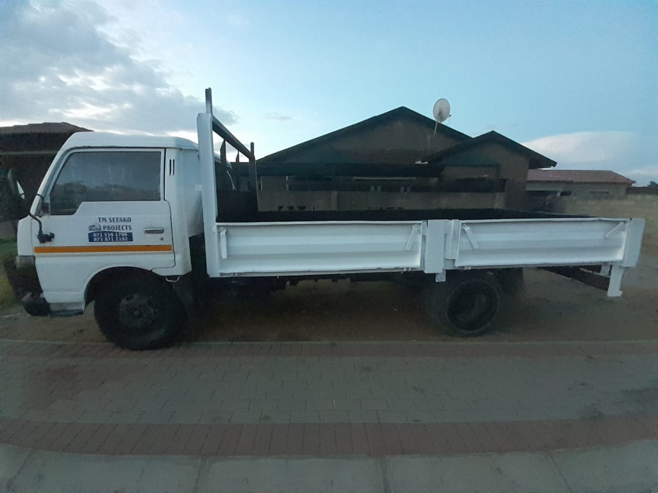 Medium Dropside truck for hire in Mpumalanga, South Africa Kwazulu-Natal
