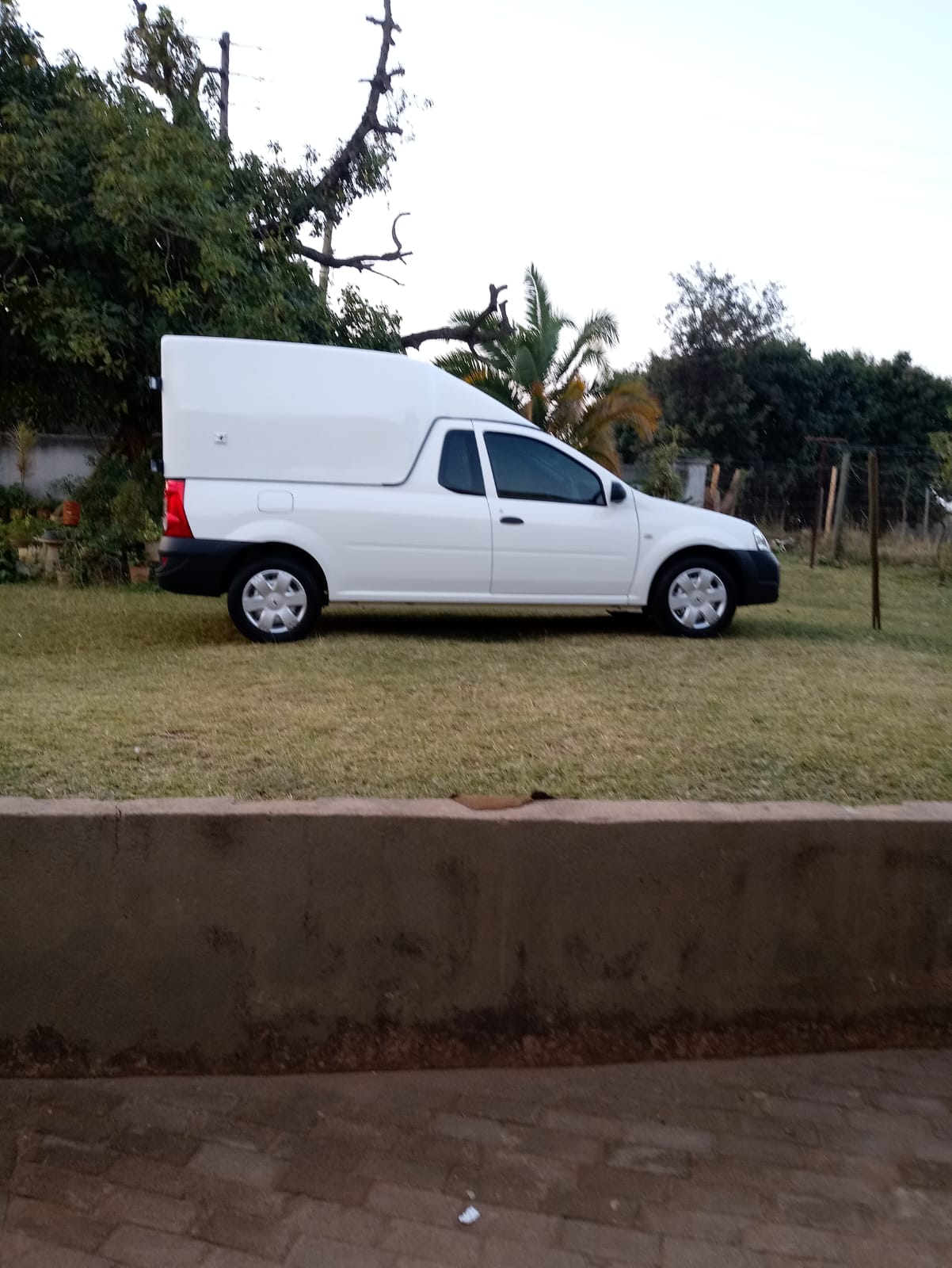 1 Ton Courier Bakkie Hire Near Me for hire in Johannesburg Gauteng
