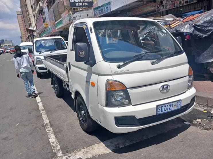 1 Ton Bakkie for hire in Gauteng