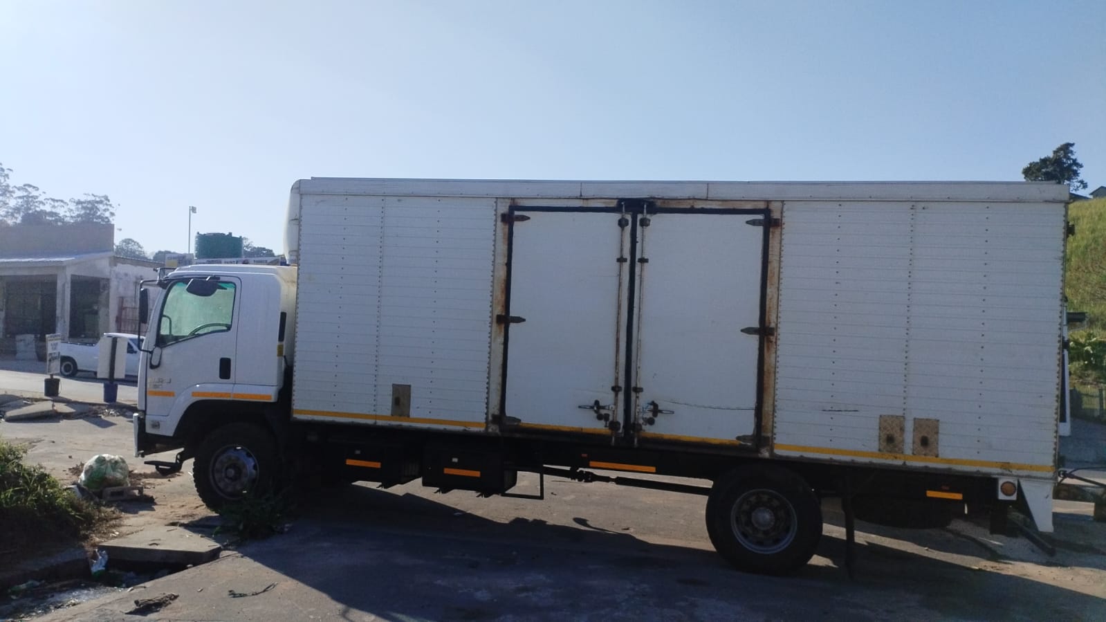 4 Ton Medium close body for hire