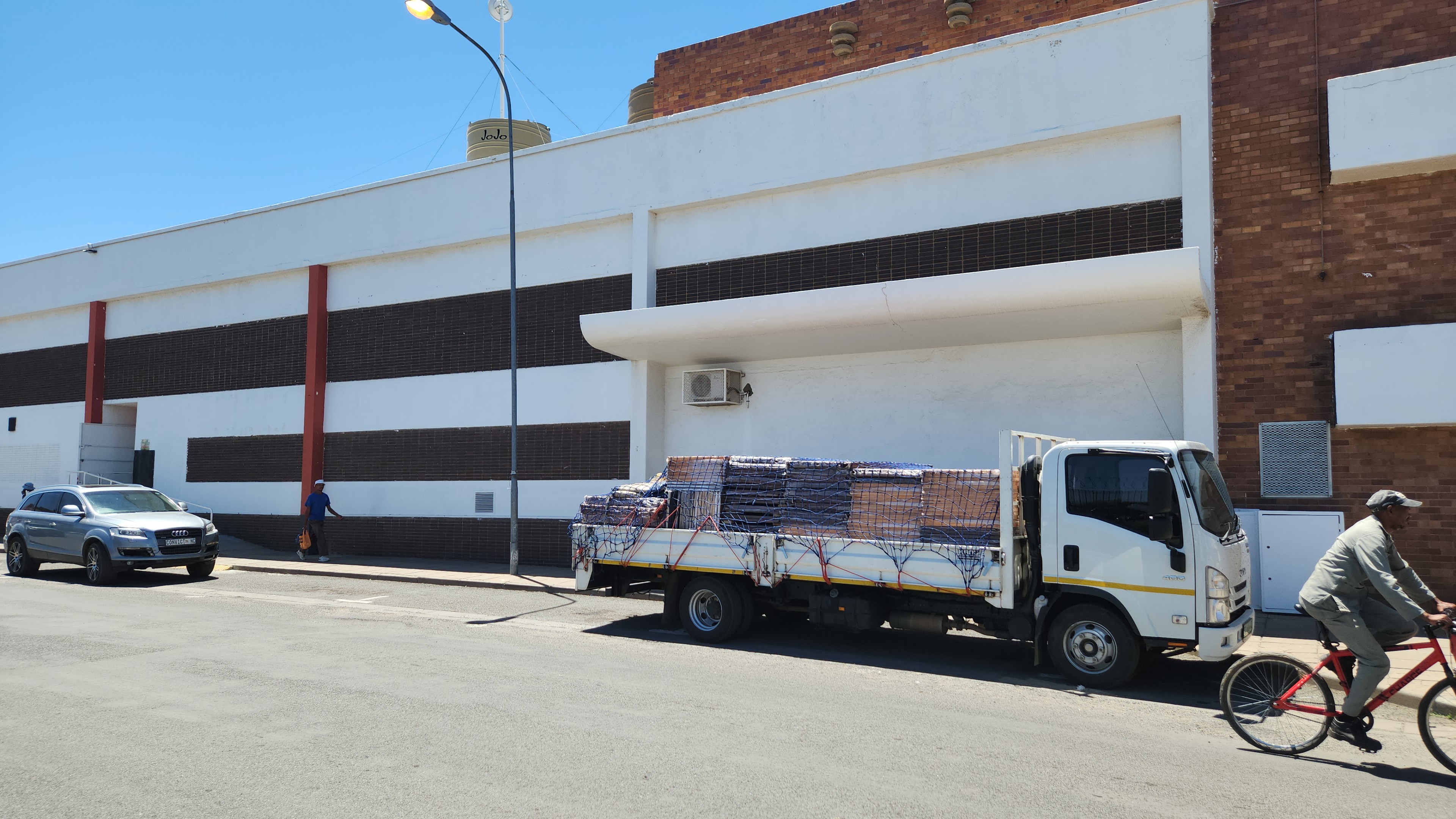 8 Ton Dropside Truck with driver hire for hire in Johannesburg, Kimberley, durban, Cape Town, port elizabeth Gauteng