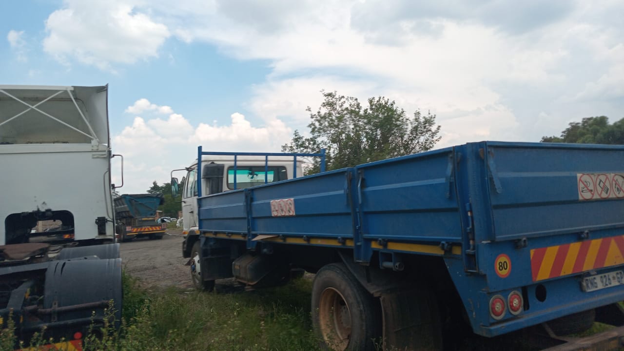8 Ton Dropside Truck with driver hire for hire