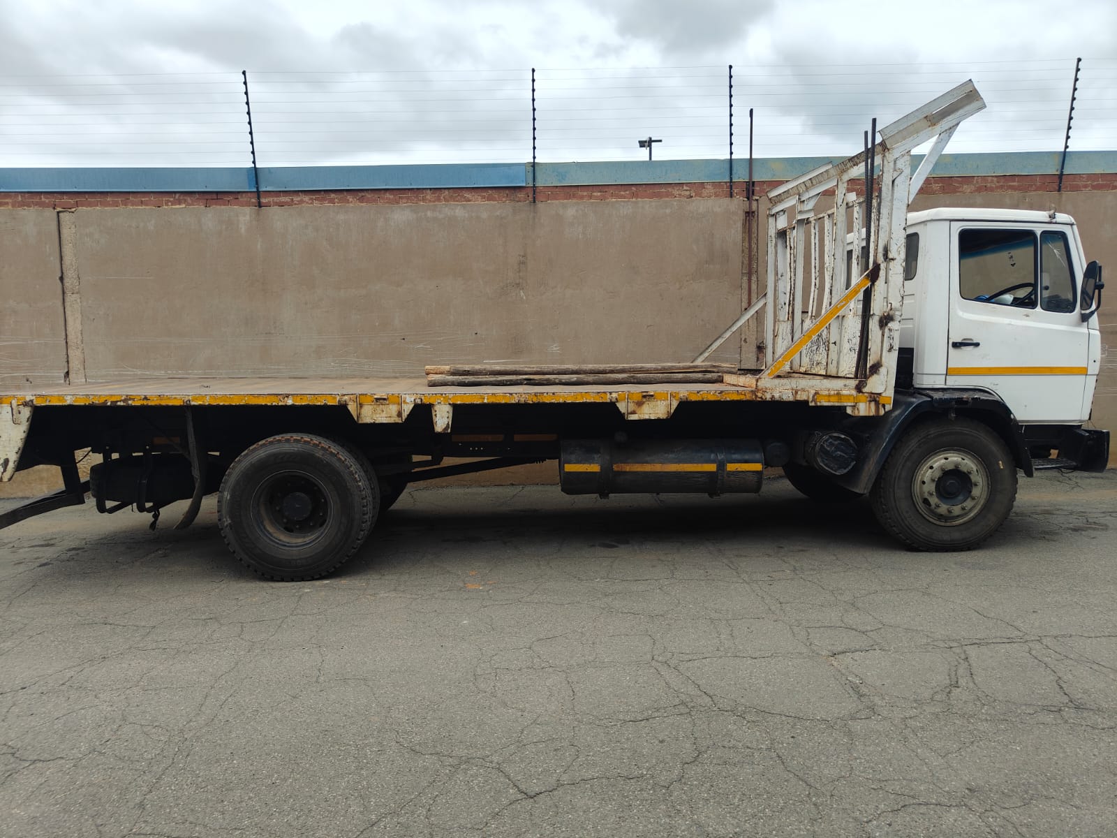 4 Ton Flatdeck Rigid Truck Hire for hire in Pretoria Gauteng