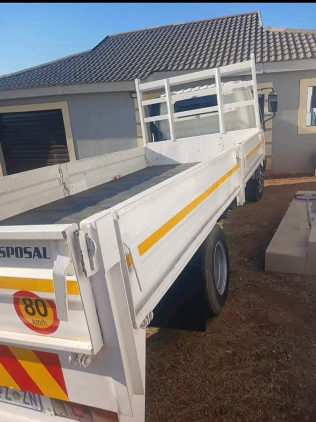 Medium Dropside truck for hire