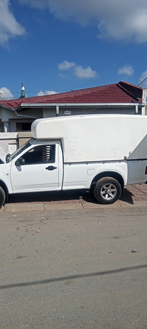 1 Ton Bakkie With Canopy for hire in Boksburg Gauteng